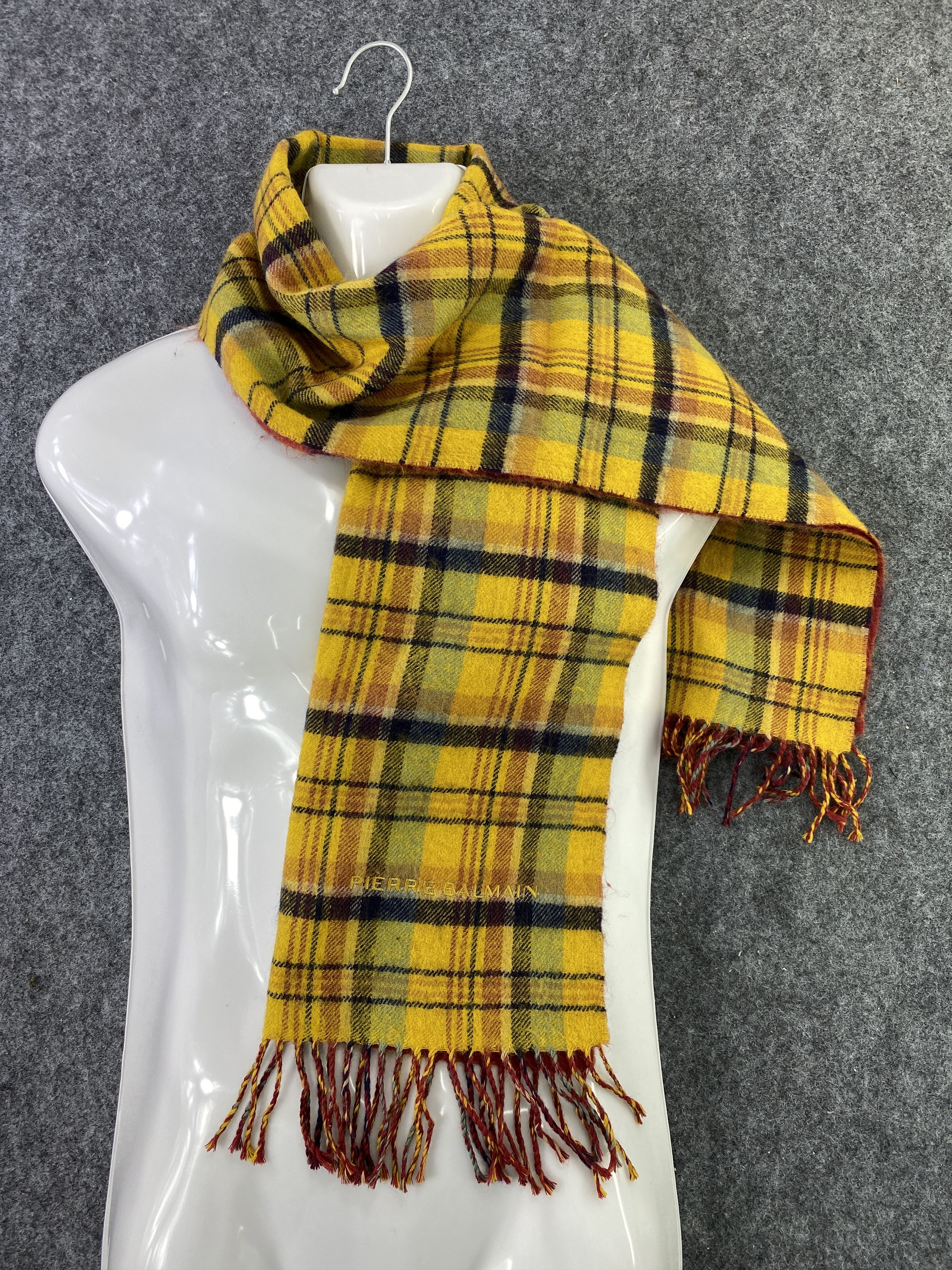 Other Pierre Balmain Scarf / Muffler / Neckwear -T426 Size ONE SIZE - 1 Thumbnail