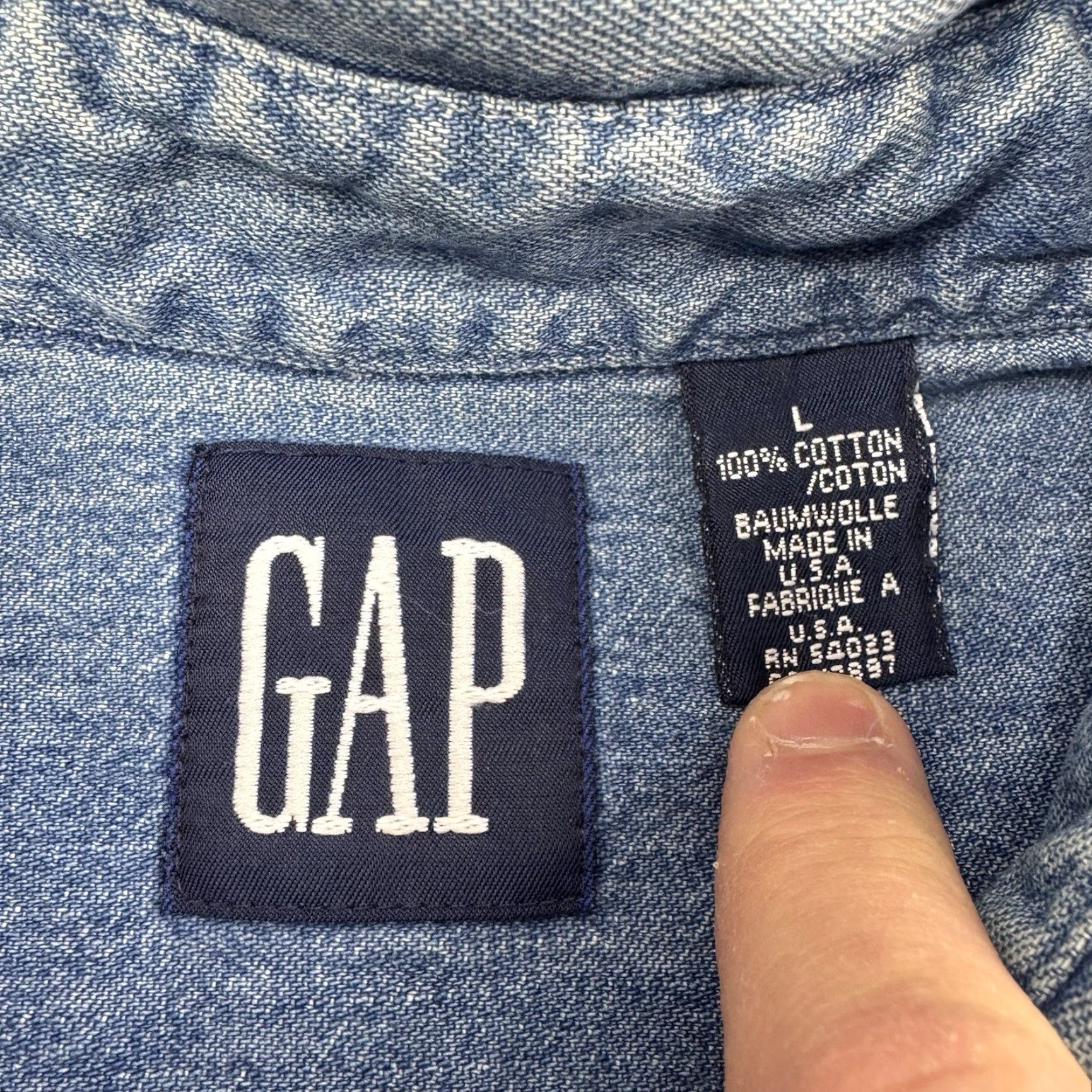 Gap VINTAGE Gap Denim Button Up Shirt Adult Large Hipster Mom 1990s Classic USA Made Size US L / EU 52-54 / 3 - 4 Thumbnail