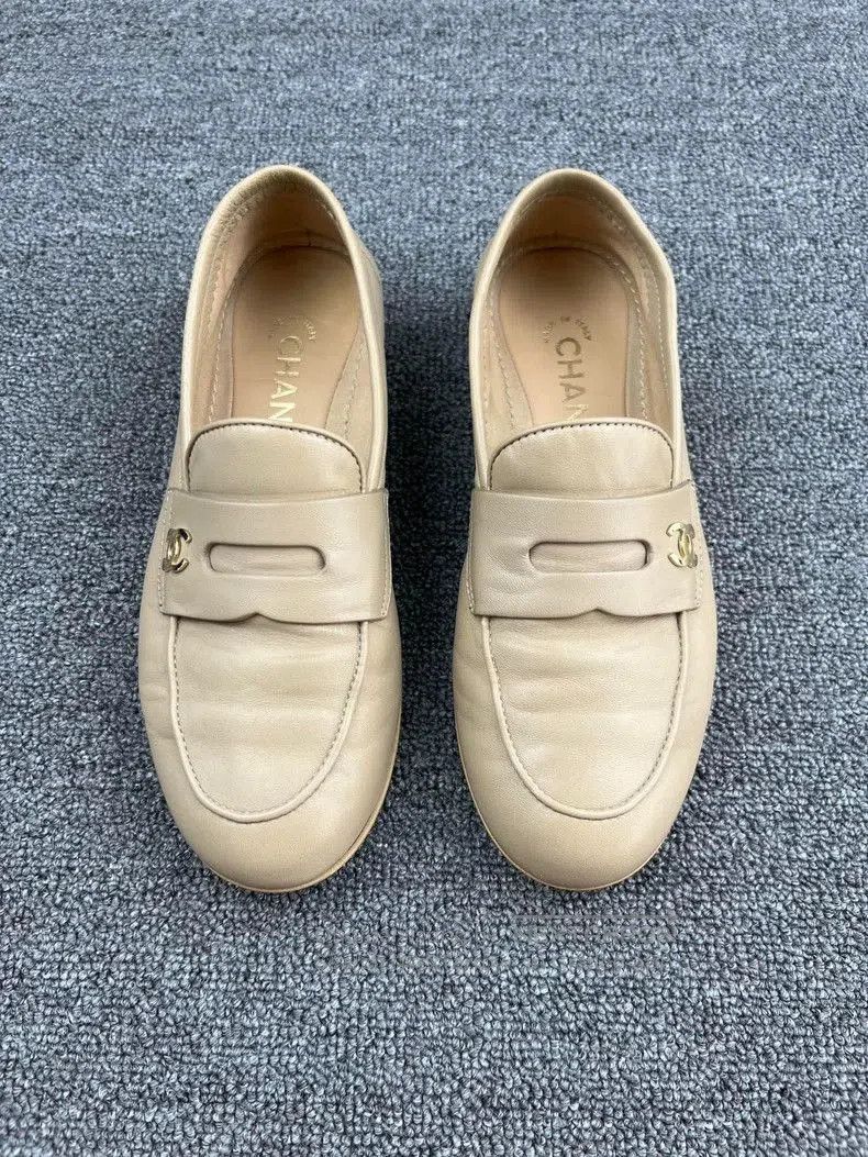 Chanel Chanel Lambskin Loafers Beige. Size US 7.5 / EU 40-41 - 3 Thumbnail