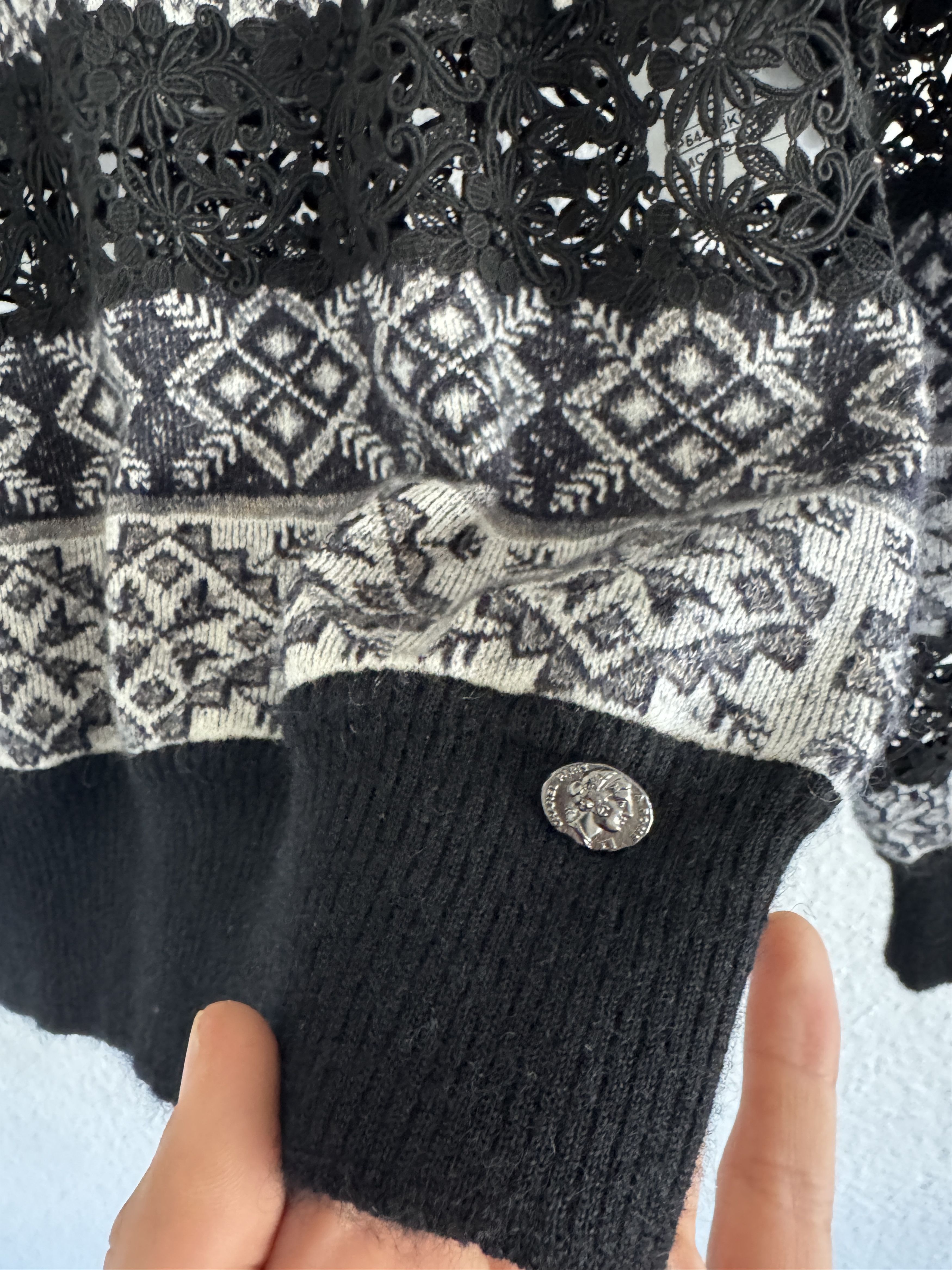 Chanel Chanel Paris-Rome Runway Lace & Cashmere Sweater Size XS / US 0-2 / IT 36-38 - 5 Thumbnail