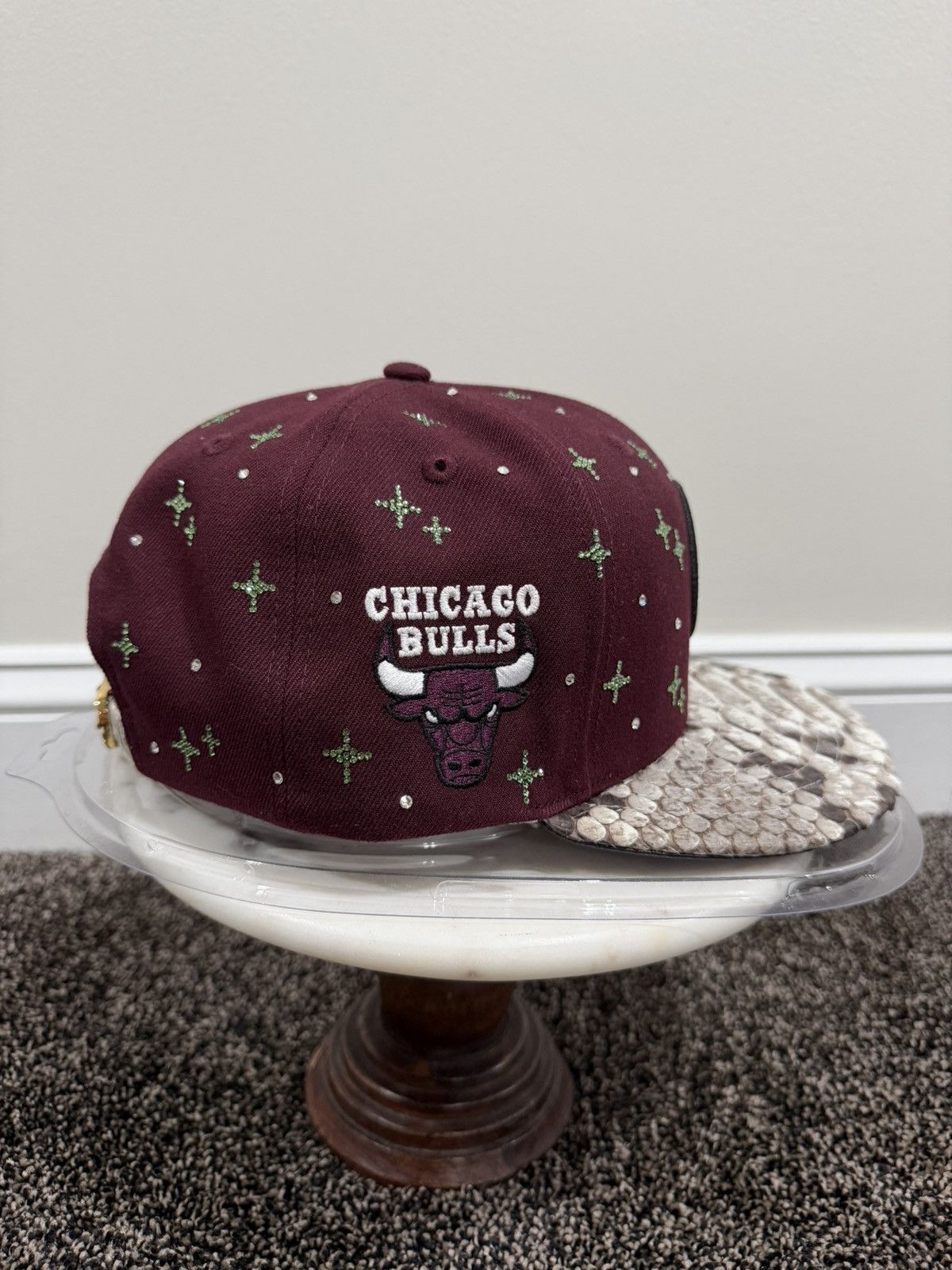 Just Don × Mitchell & Ness Just Don x M&N Couture Worldwide Chicago Bulls Burgundy Hat Size ONE SIZE - 2 Thumbnail
