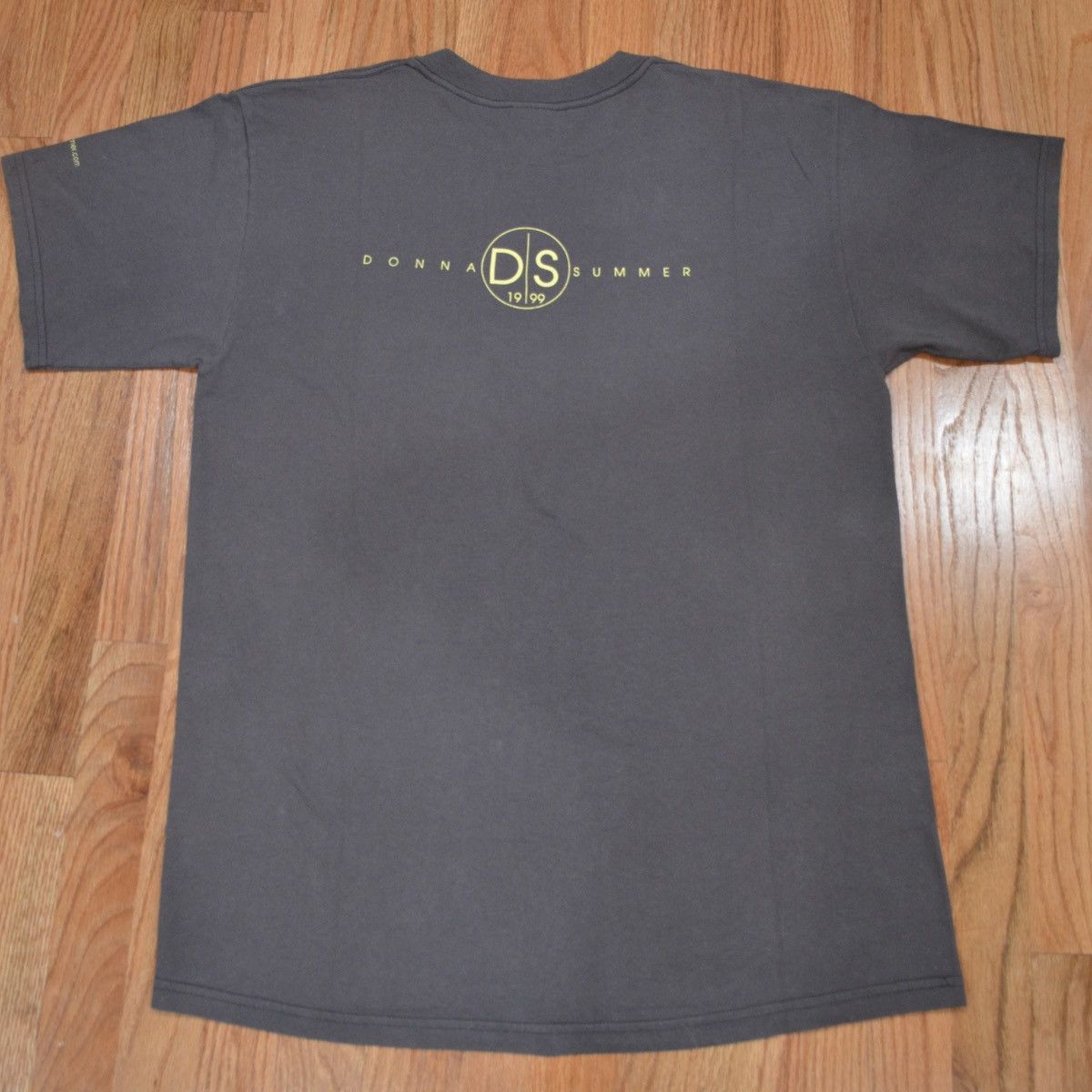 Band Tees 1999 Donna Summer Vintage Graphic T-Shirt (Large) Size US L / EU 52-54 / 3 - 6 Thumbnail