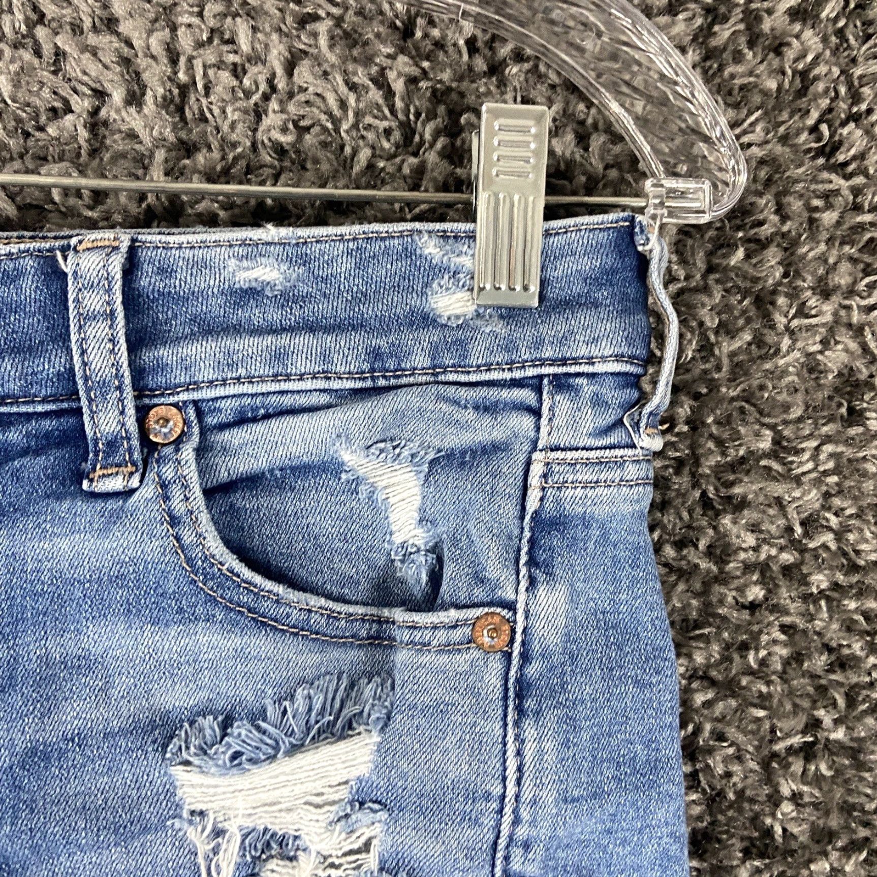 American Eagle Outfitters VINTAGE? No. American Eagle Outfitters Super Stretch Hi Rise Shortie Distressed Denim Shorts Women Adult 6 Blue Cut-Off Stretch Denim Womens 6 Size 28" / US 6 / IT 42 - 3 Thumbnail