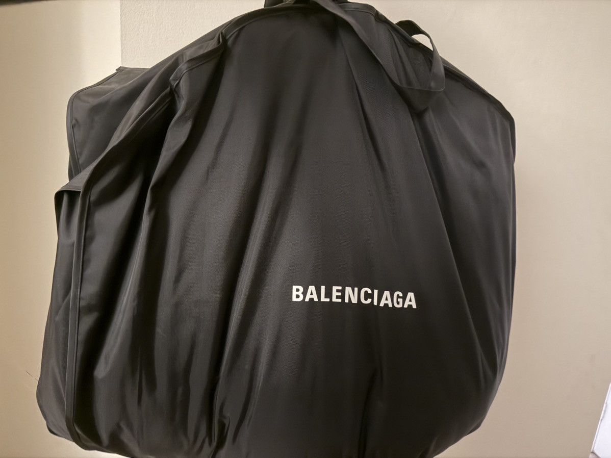 Balenciaga Balenciaga C shape Puffer Jacket Size US L / EU 52-54 / 3 - 10 Thumbnail