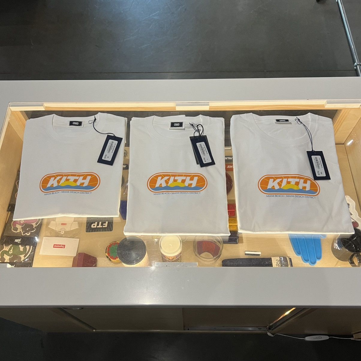 Kith Kith Miami Logo Tee White • M (In-Store Exclusive) Size US M / EU 48-50 / 2 - 4 Thumbnail