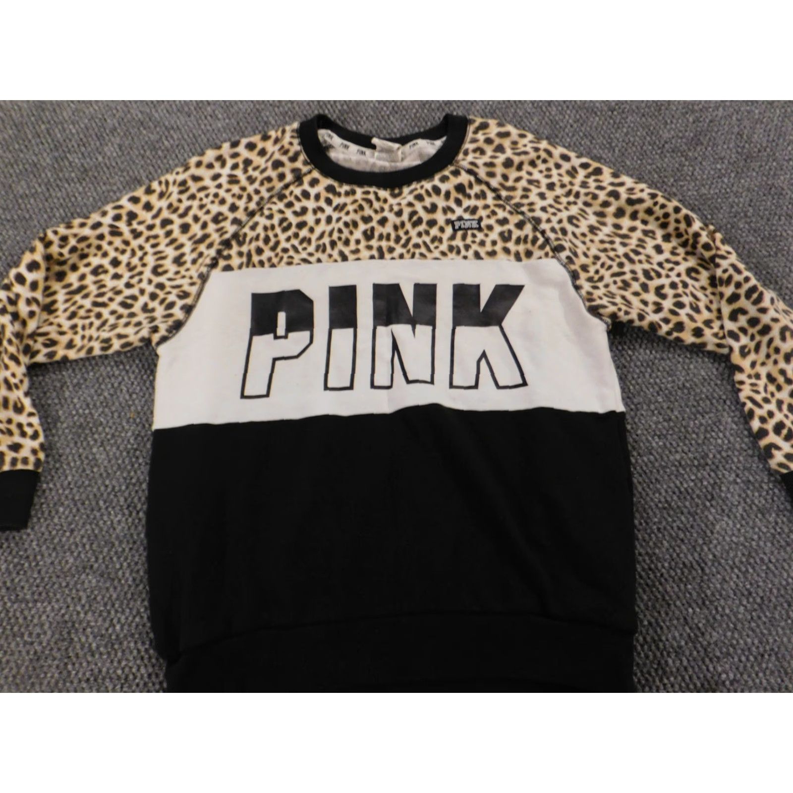 Victoria's Secret Victoria's Secret PINK Sweatshirt XS Womens Pullover Crew Neck Solid Pink Modern All Seasons Activewear Regular Fit Graphic: Ruffle Accent Size XS / US 0-2 / IT 36-38 - 5 Thumbnail