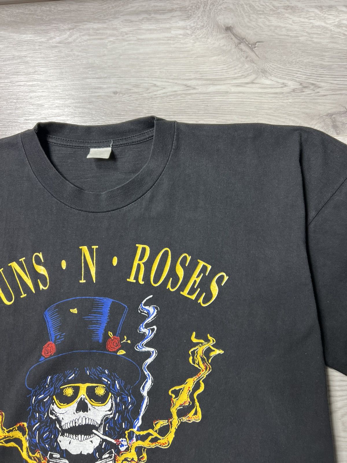 Band Tees Rare Vintage 90s Guns N Roses Big Logo Tee Size US XL / EU 56 / 4 - 11 Thumbnail