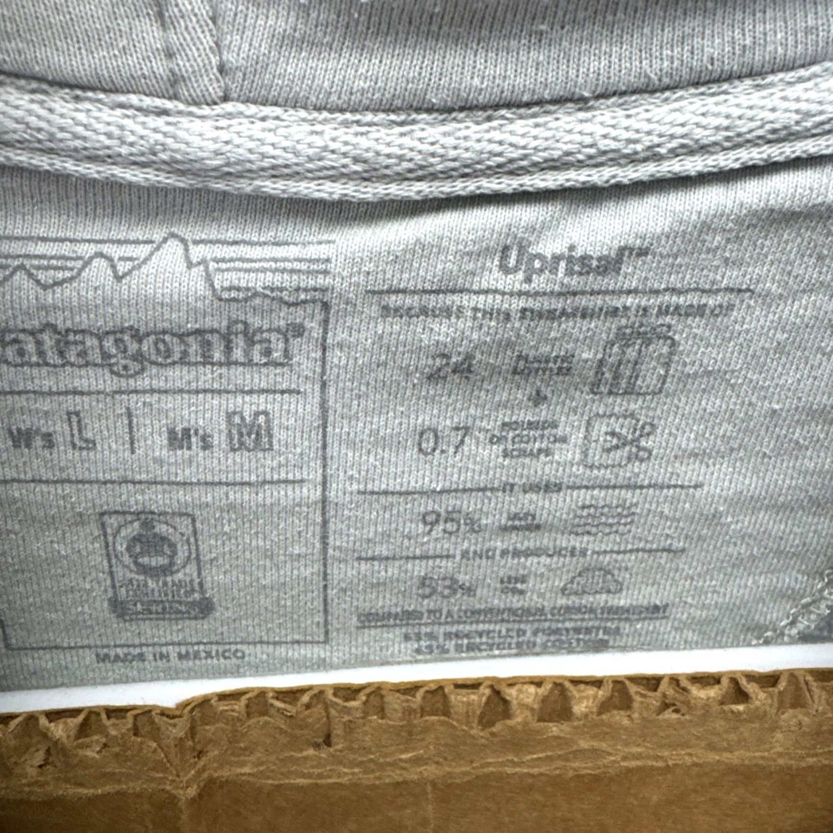 Patagonia Patagonia Hoodie Mens Medium Womens Large Skyline Uprisal Logo Pocket Hooded Fleece Sweatshirt White Size M / US 6-8 / IT 42-44 - 2 Thumbnail