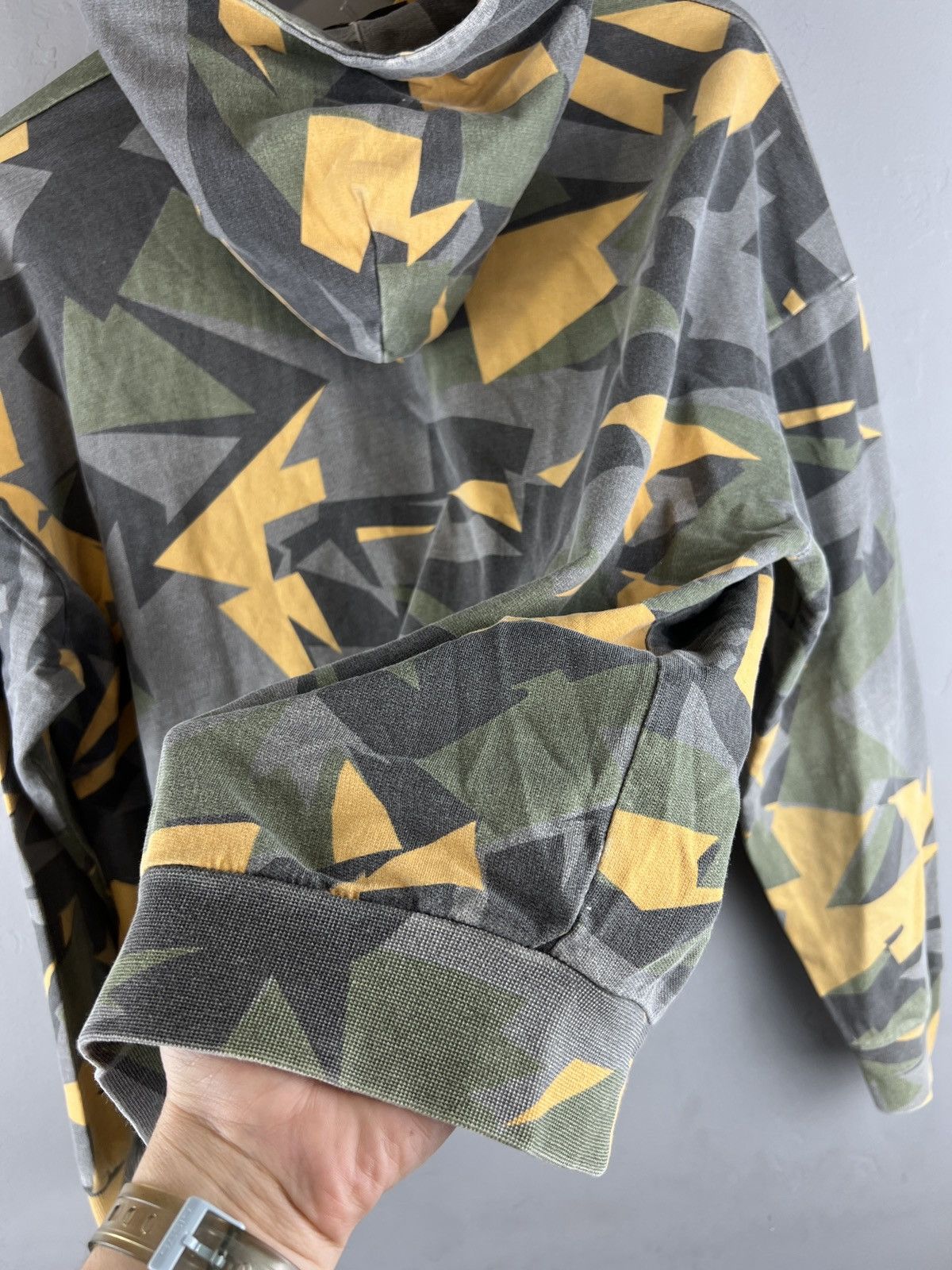 Comme Des Fuck Down Vintage COME des FUCK DOWN authentic hoodie multi camo y2k Size US M / EU 48-50 / 2 - 13 Thumbnail
