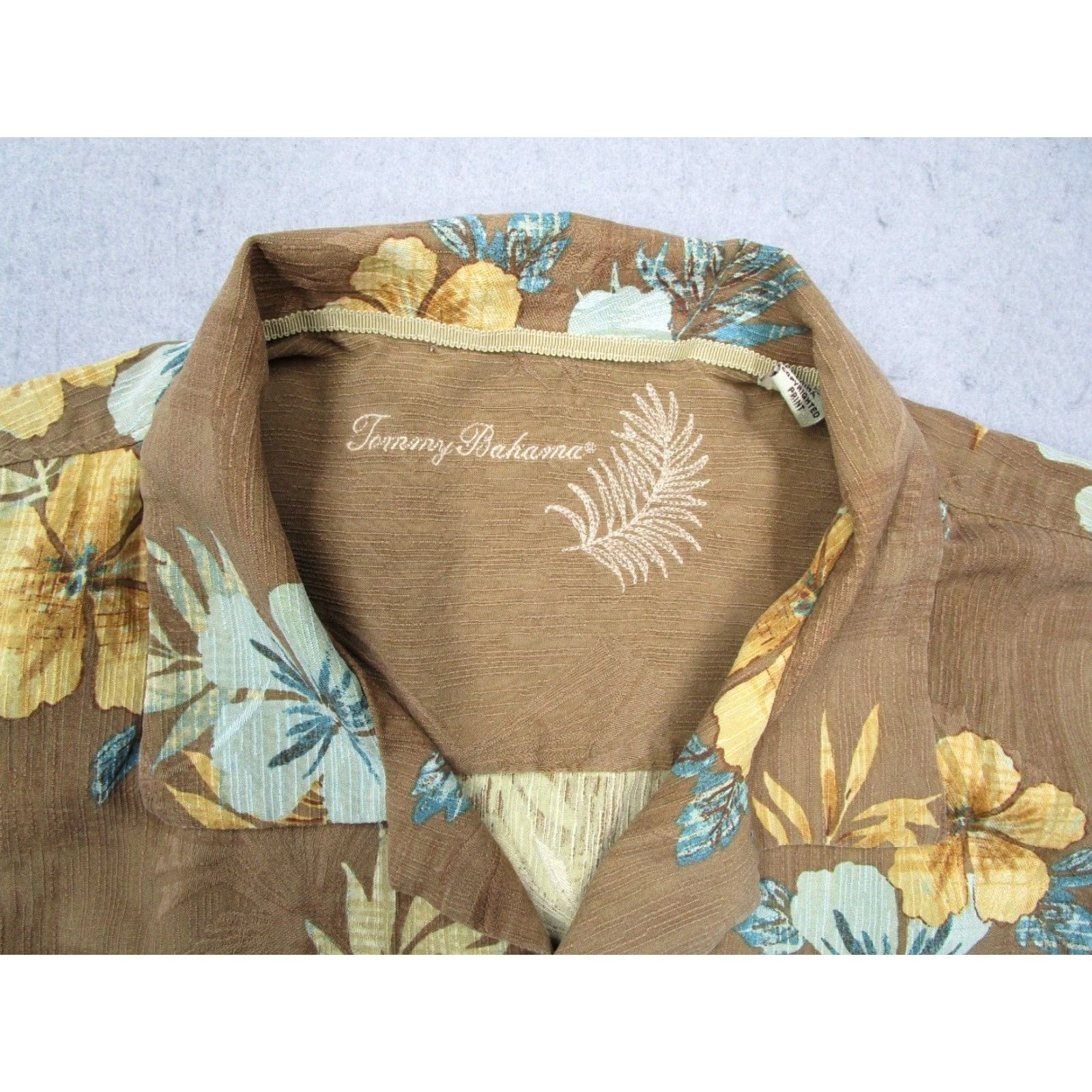 Tommy Bahama VINTAGE Tommy Bahama Shirt Men XL Brown Floral Hibiscus Hawaiian Short Sleeve Silk Casual Size US XL / EU 56 / 4 - 3 Thumbnail