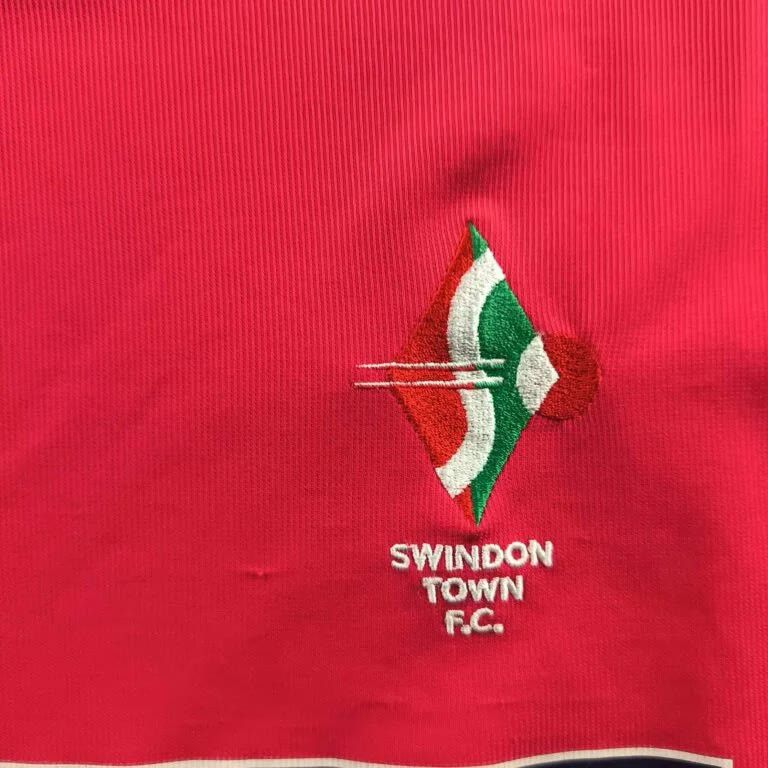 Other Swindon Town 2004-05 Strikeforce home football jersey size L Size US L / EU 52-54 / 3 - 3 Thumbnail