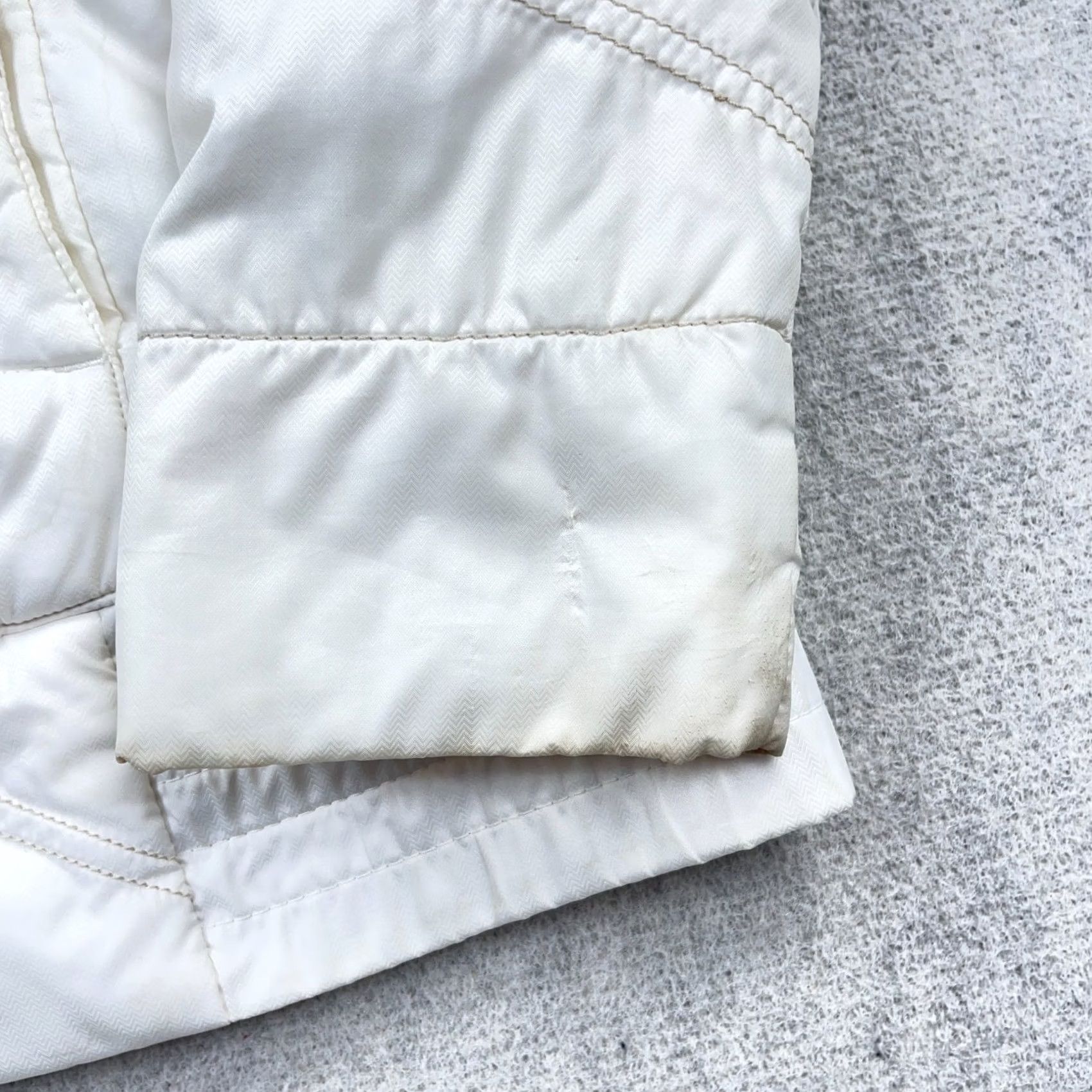 Under Armour Under Armour Puffer Jacket Women M White Convertible Vest Sleeveless Zip Full Zip Packable Embroidered Logo 90s Outdoor Classic Mens Womens Girls Size M / US 6-8 / IT 42-44 - 2 Thumbnail