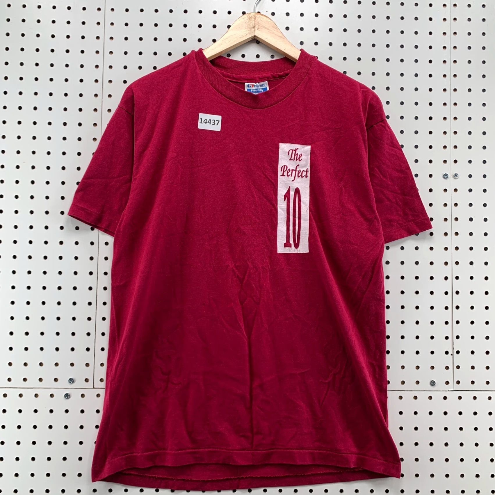 Hanes VINTAGE Hanes T-Shirt The Perfect 10 80s Red L Mens Size US L / EU 52-54 / 3 - 7 Thumbnail