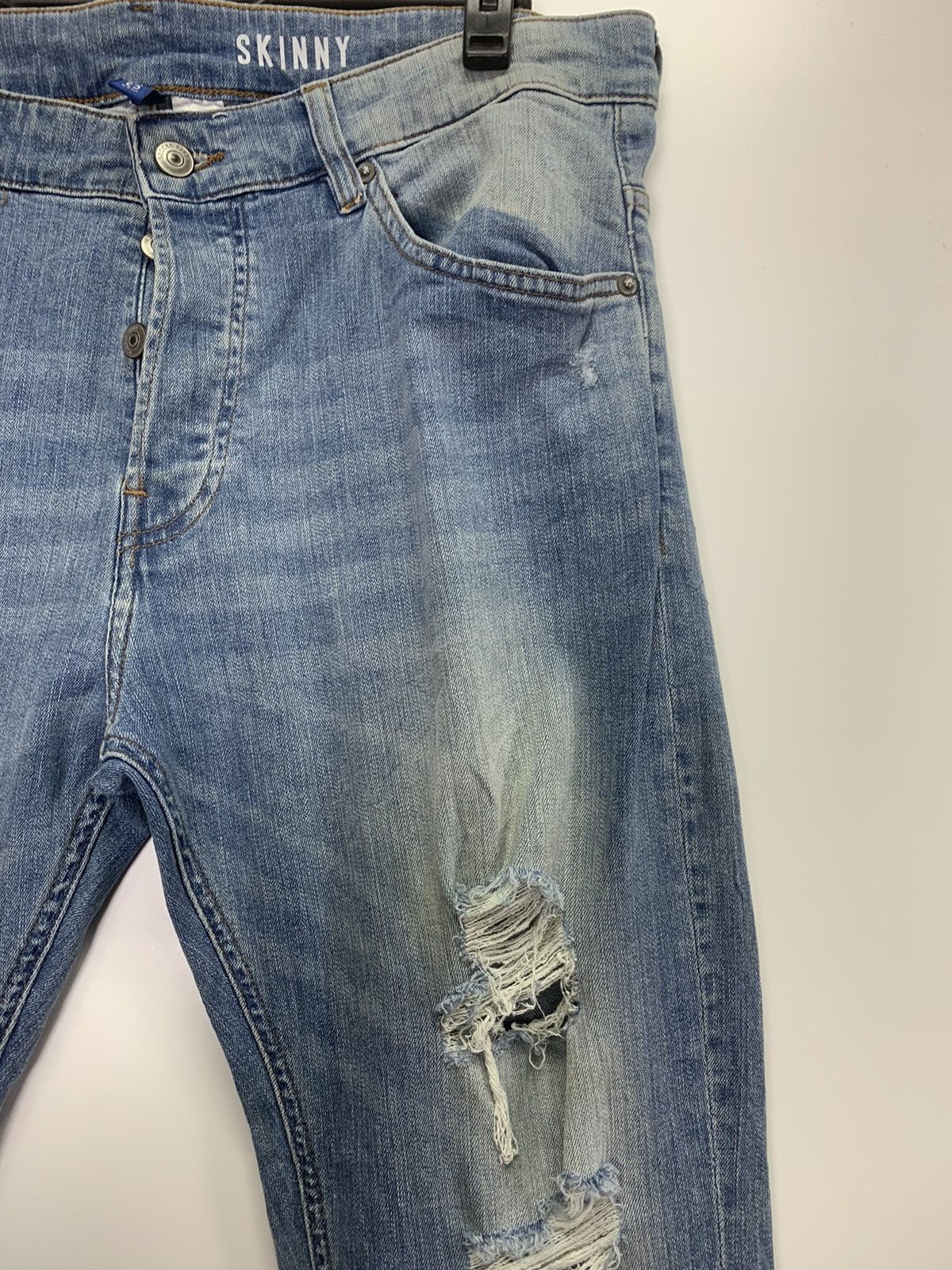 H&M H&M Distress Jeans Size US 34 / EU 50 - 5 Thumbnail