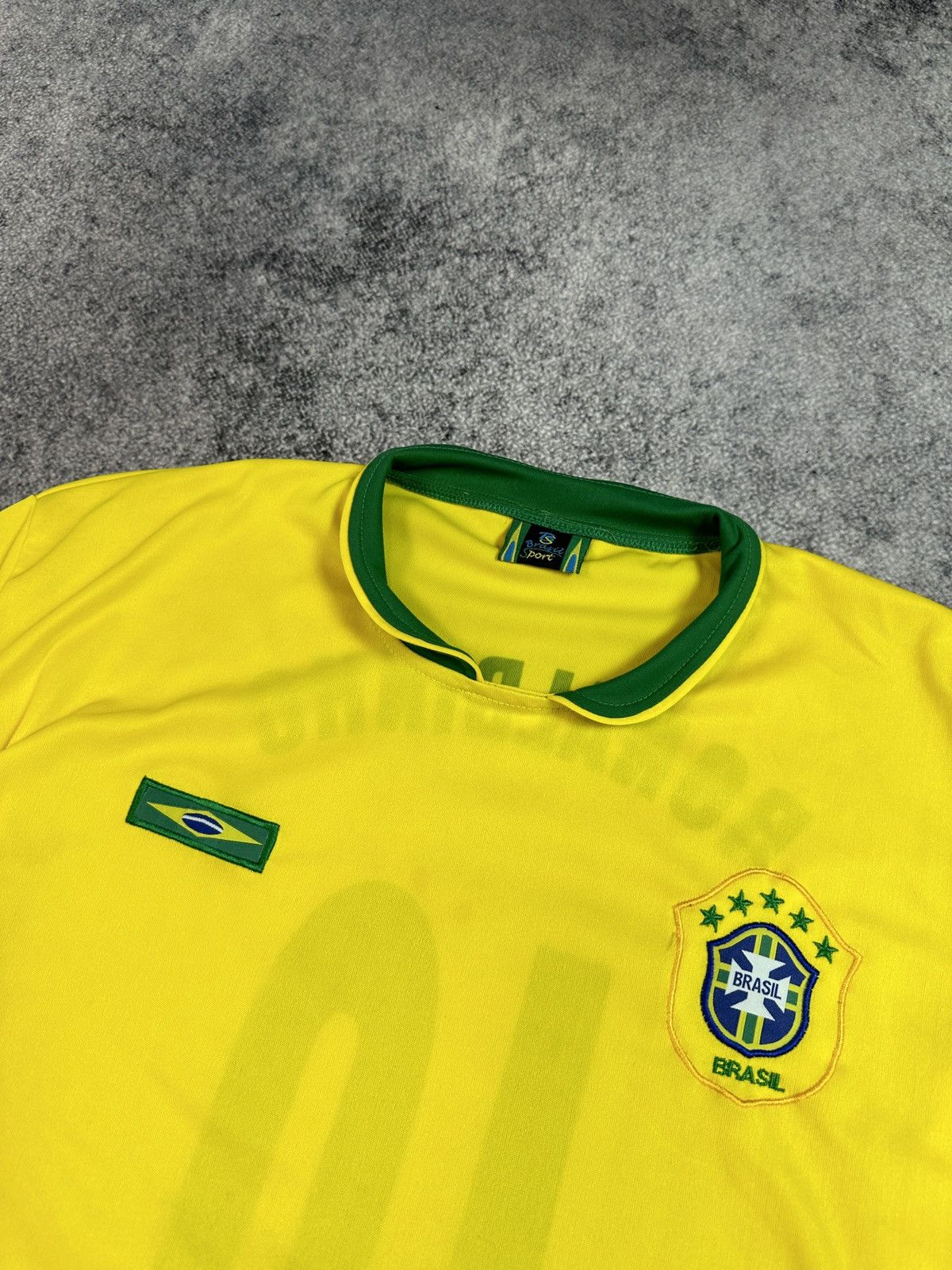 Vintage Vintage 90s Brazil 10 Ronaldinho Soccer Jersey Blokecore L Size US L / EU 52-54 / 3 - 5 Thumbnail