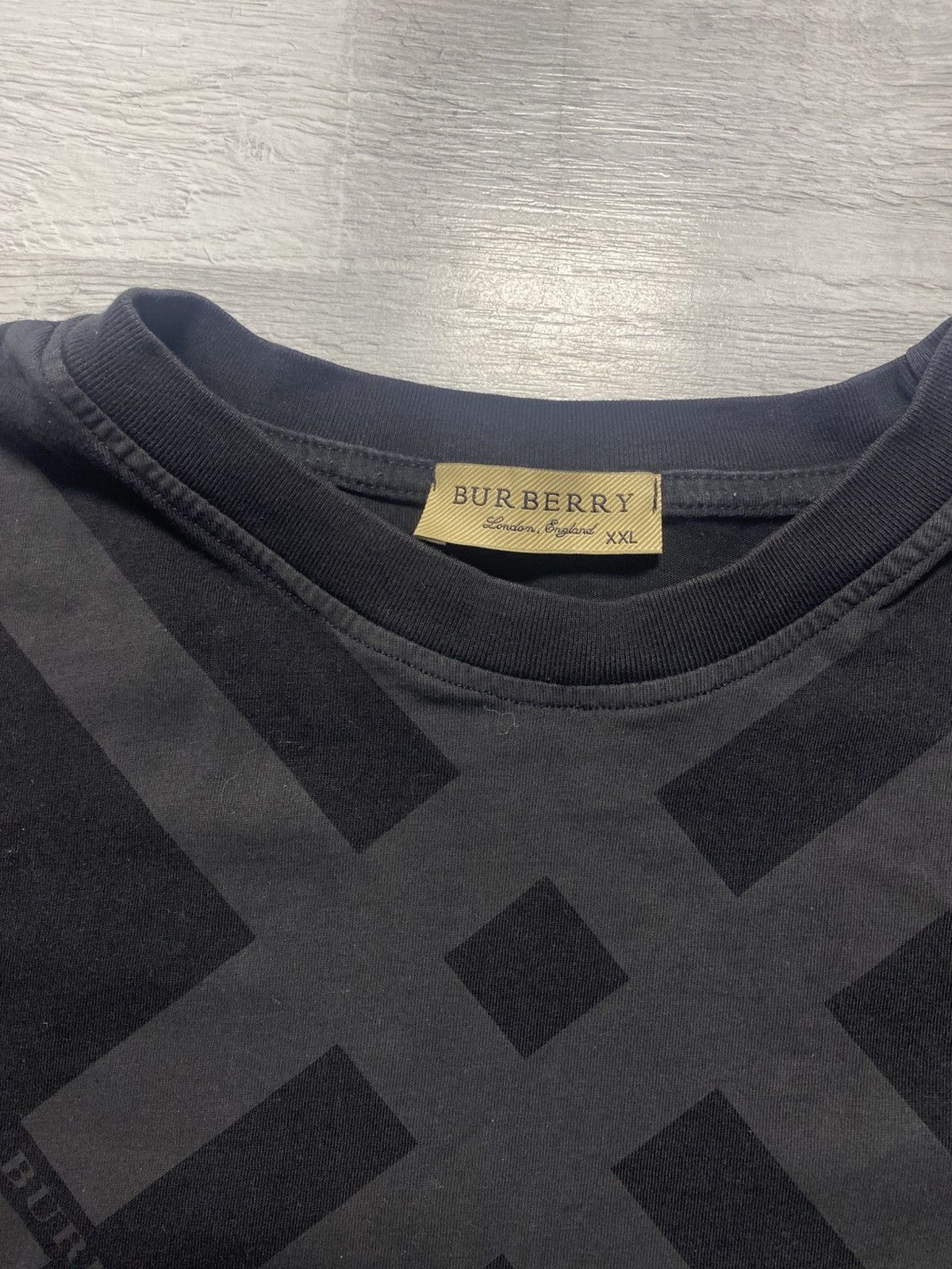 Burberry Burberry London Nova Check Graphic T-Shirt Black Size XXL Size US XL / EU 56 / 4 - 5 Thumbnail