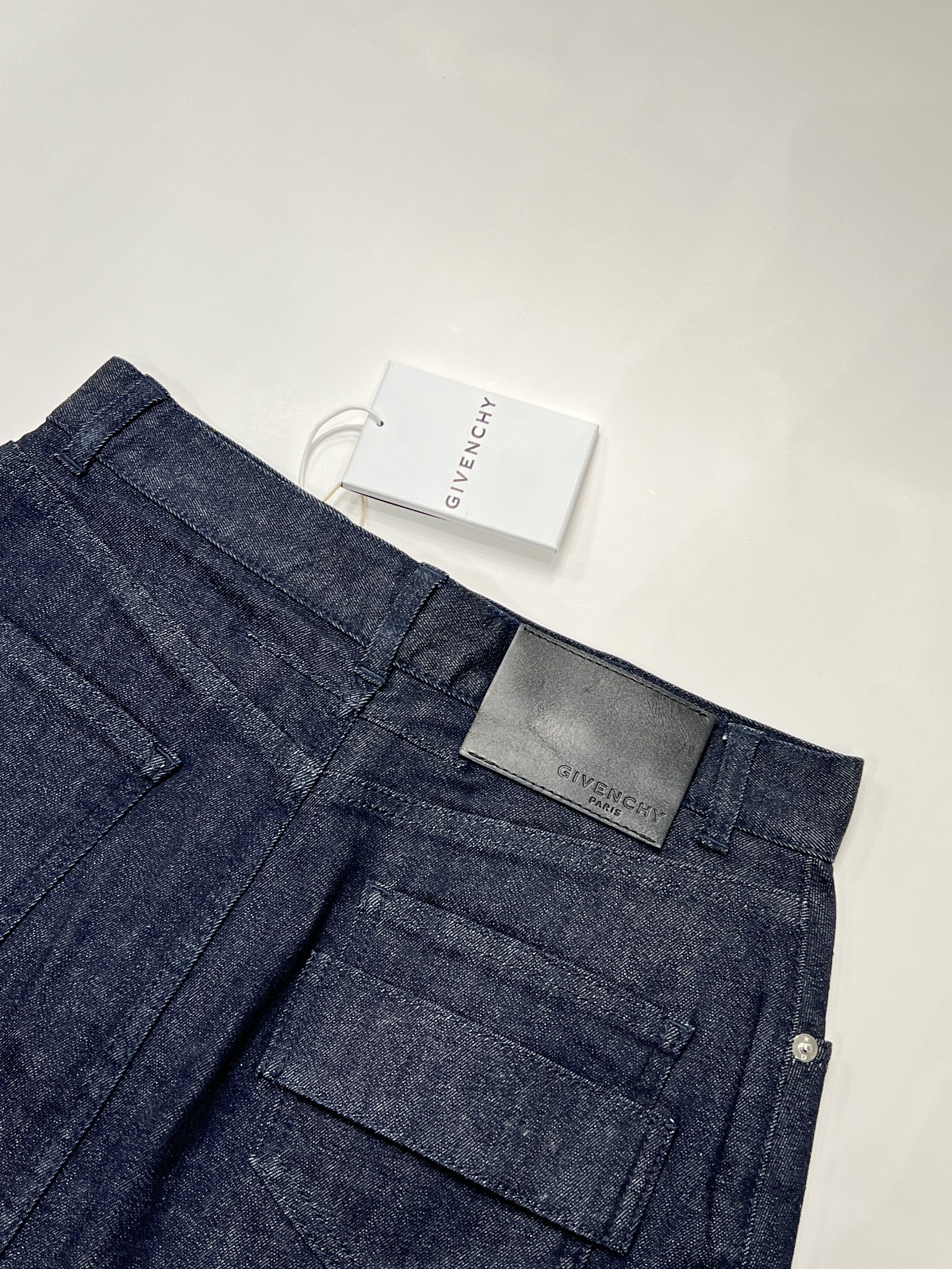 Givenchy mini skirt Givenchy Size 25" / US 0 / IT 36 - 2 Thumbnail