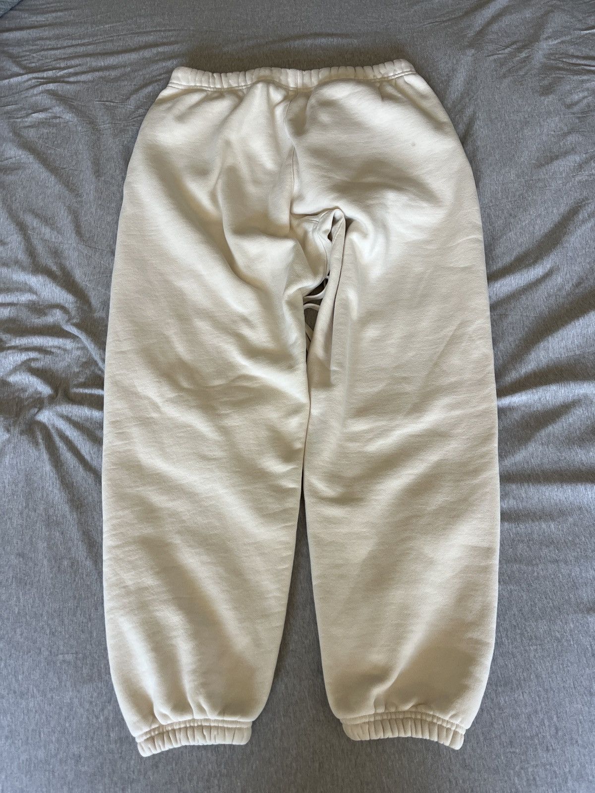 Fear of God Fear of God State Logo Sweatpants – Medium (31) – Cream/Bone Size US 31 - 2 Thumbnail