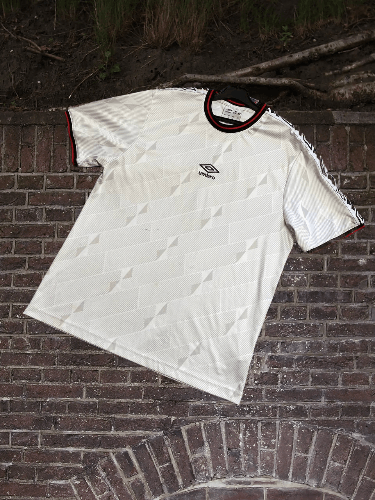 Umbro × Vintage T Shirt Center Logo Vintage Umbro 90s Size US S / EU 44-46 / 1 - 1 Thumbnail
