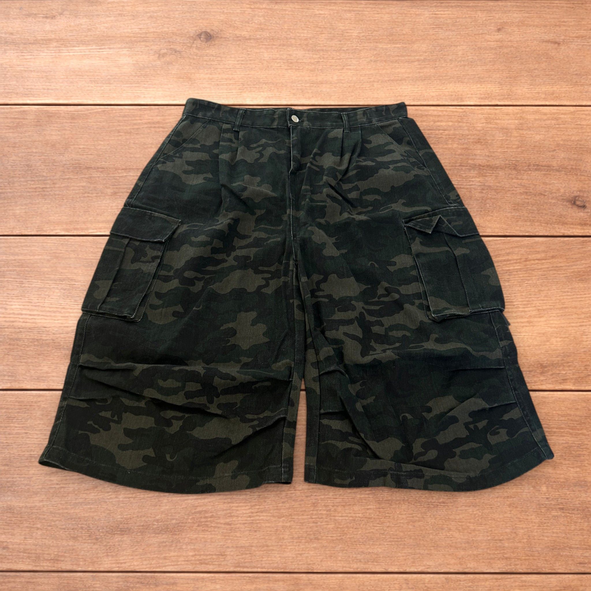 Japanese Brand Super baggy wide leg cargo shorts jorts in army camo. Size US 36 / EU 52 - 1 Thumbnail