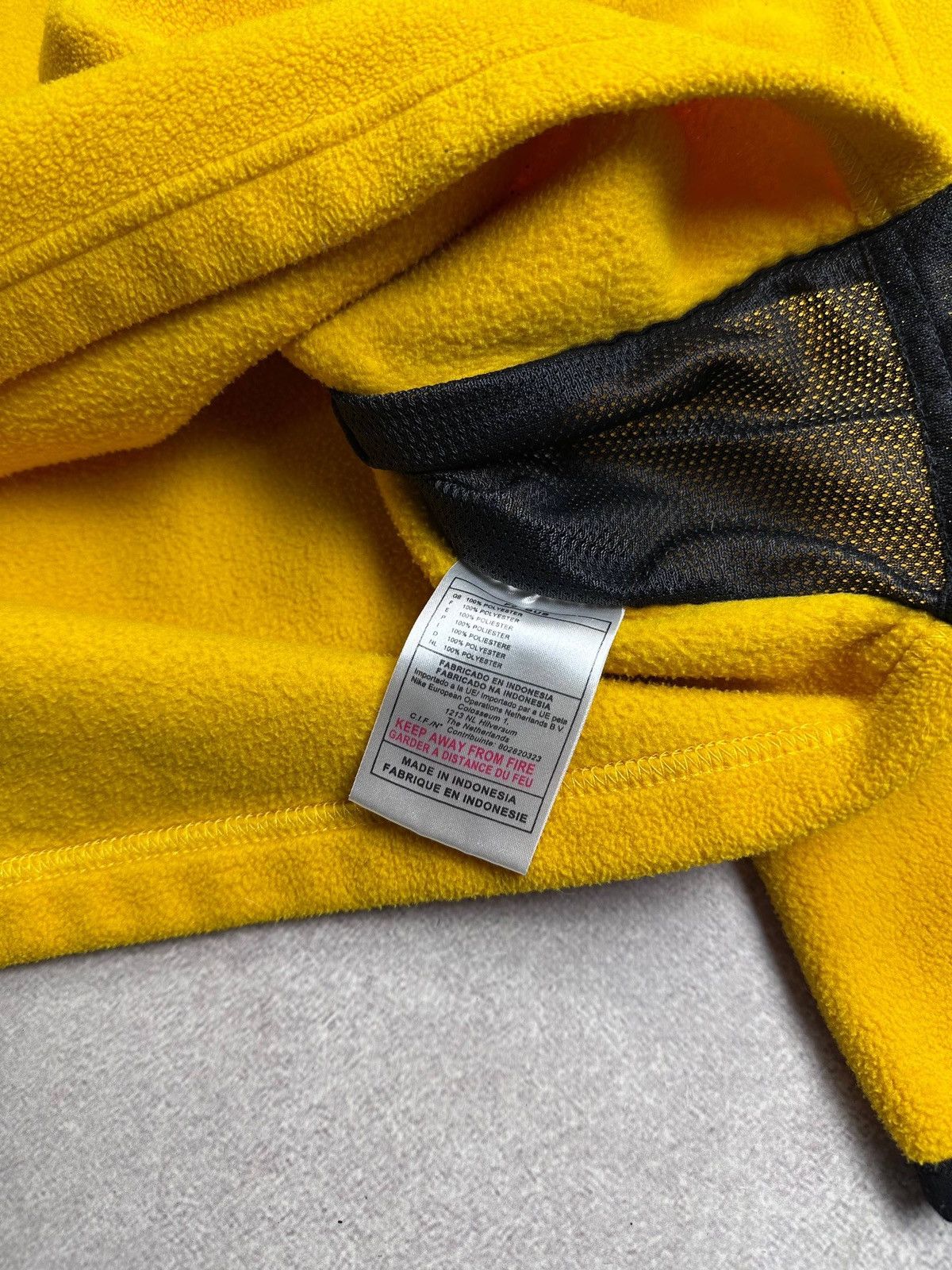 Nike Vintage Nike Yellow Fleece Retro Y2K Sherpa Jacket M Size US M / EU 48-50 / 2 - 9 Thumbnail