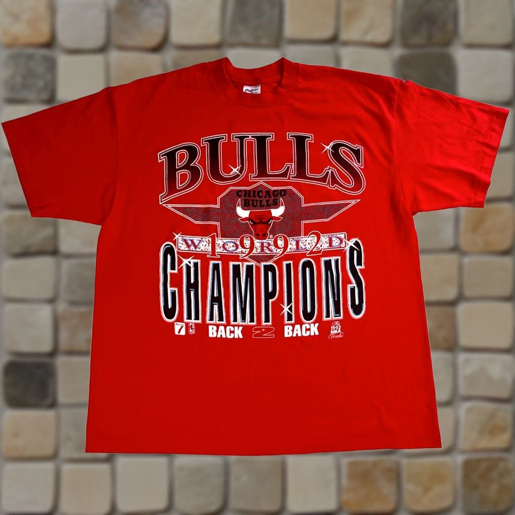 NBA VINTAGE Chicago Bulls 1992 Back 2 Back NBA Champions T-Shirt XL Red Men Sstedman Regular 90s Basketball Gift Size US XL / EU 56 / 4 - 1 Thumbnail