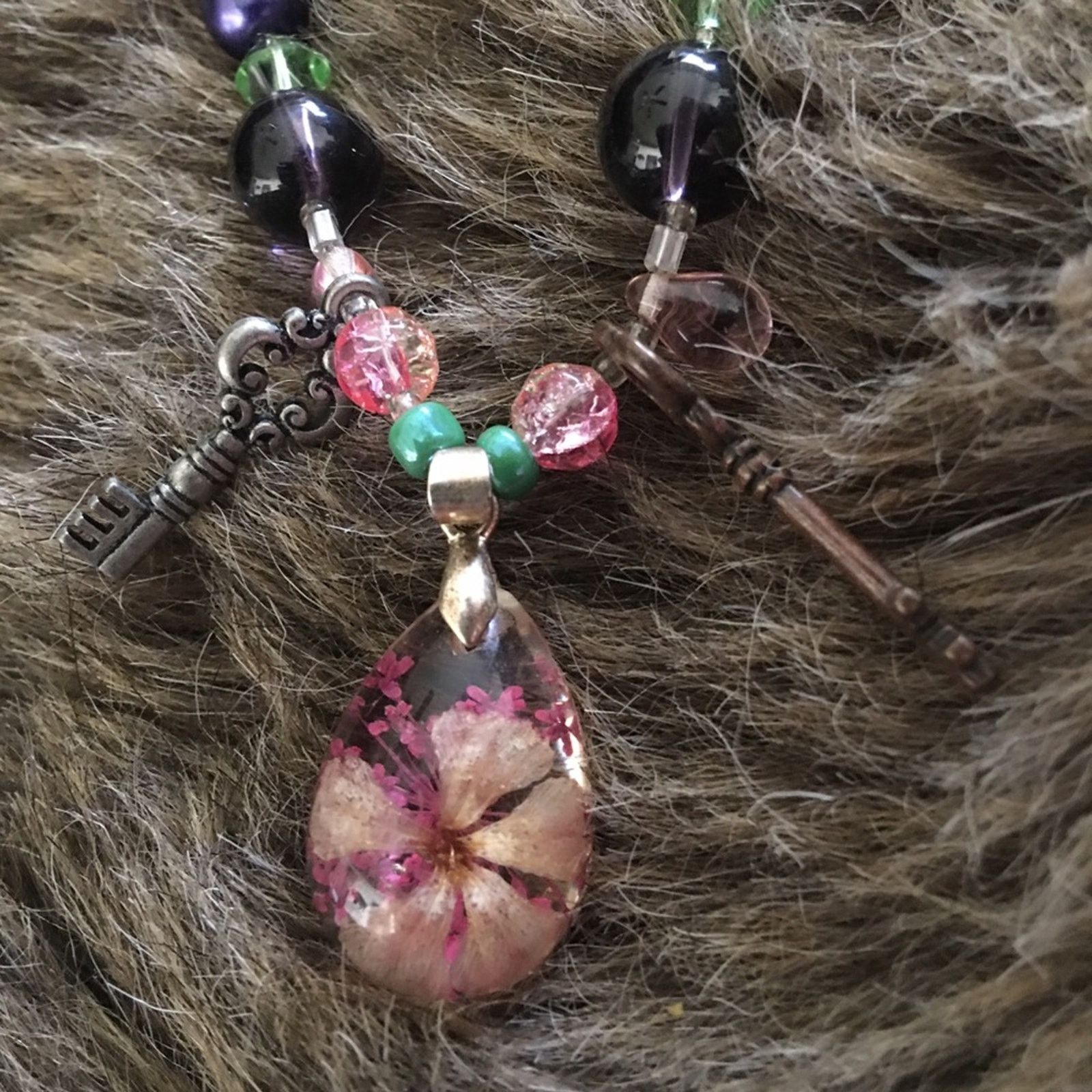 Jewelry Handmade dried floral resin beaded necklace Size ONE SIZE - 6 Thumbnail