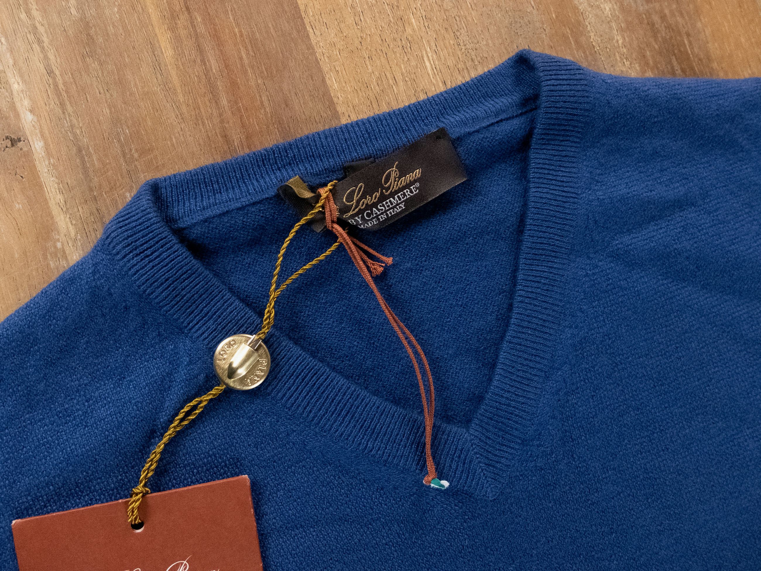 Loro Piana LORO PIANA blue lightweight baby cashmere v-neck sweater S Size US S / EU 44-46 / 1 - 2 Thumbnail