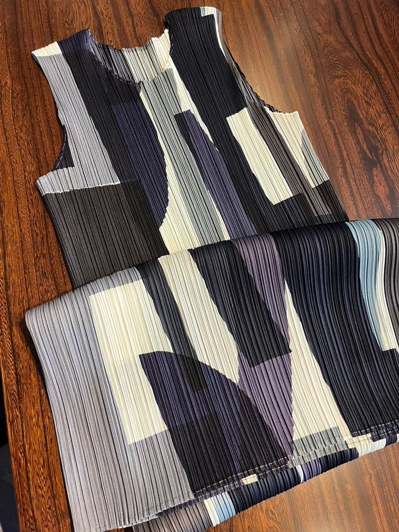 Issey Miyake Issey Miyake size:2 A blue, black and purple pleated dress Size XS / US 0-2 / IT 36-38 - 1 Thumbnail