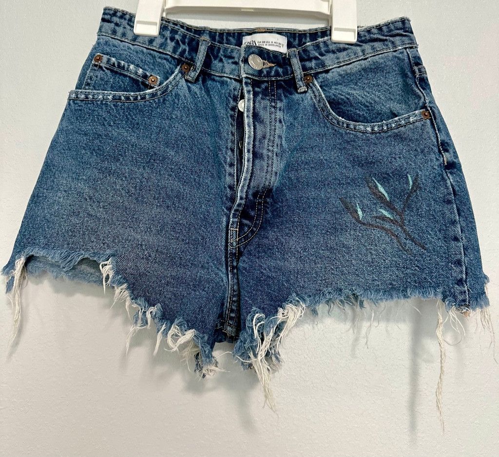 Zara Zara mid rise dark wash denim shorts sz 6 Size 28" / US 6 / IT 42 - 1 Thumbnail