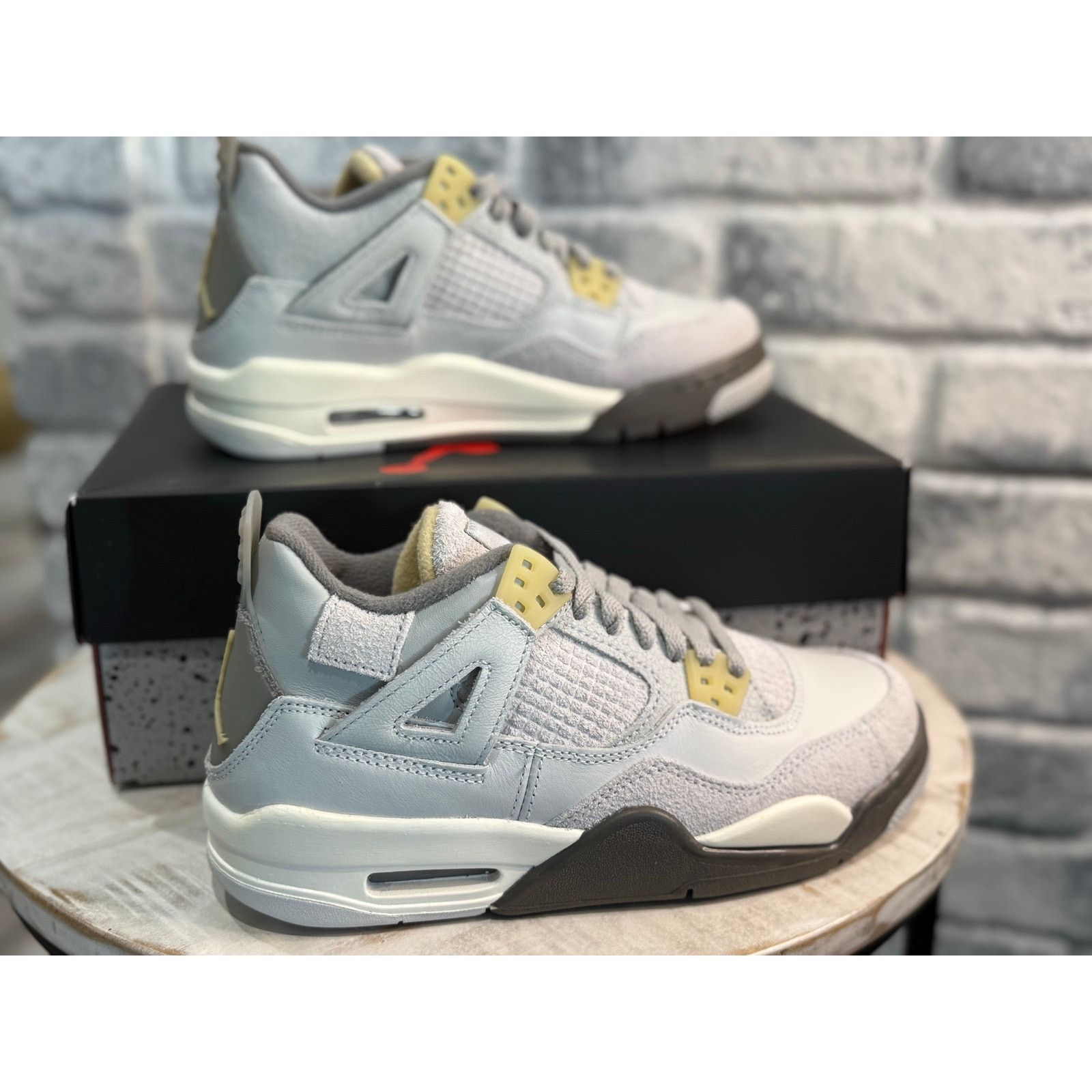 Jordan Brand Jordan 4 Retro Craft Photon Dust Size 4.5 Size US 5 / EU 37 - 1 Thumbnail