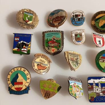 Vintage Vintage Europe PIN Enamel Metal steel Copyrigt 1970s 1980s Size ONE SIZE - 4 Thumbnail