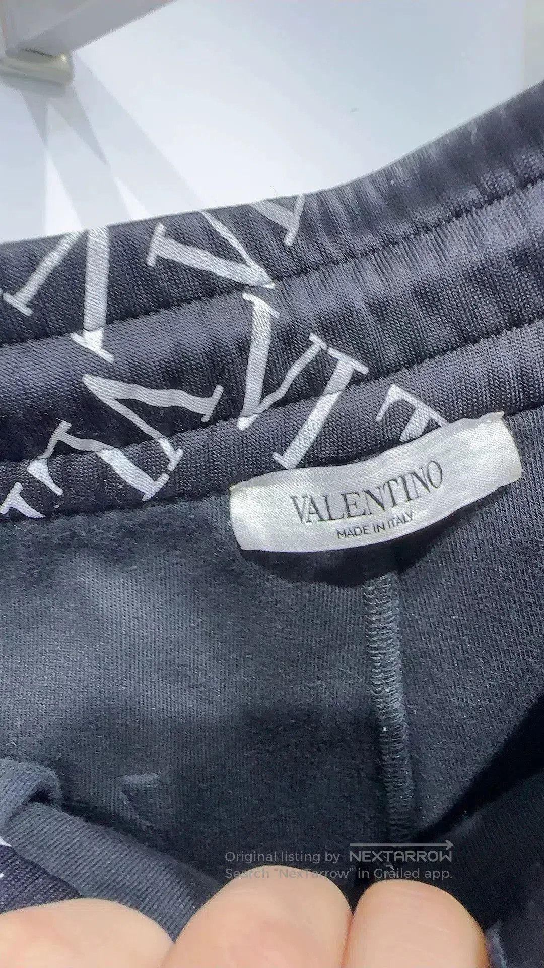 Valentino Valentino Black Logo Print Shorts. Size US 33 - 5 Thumbnail