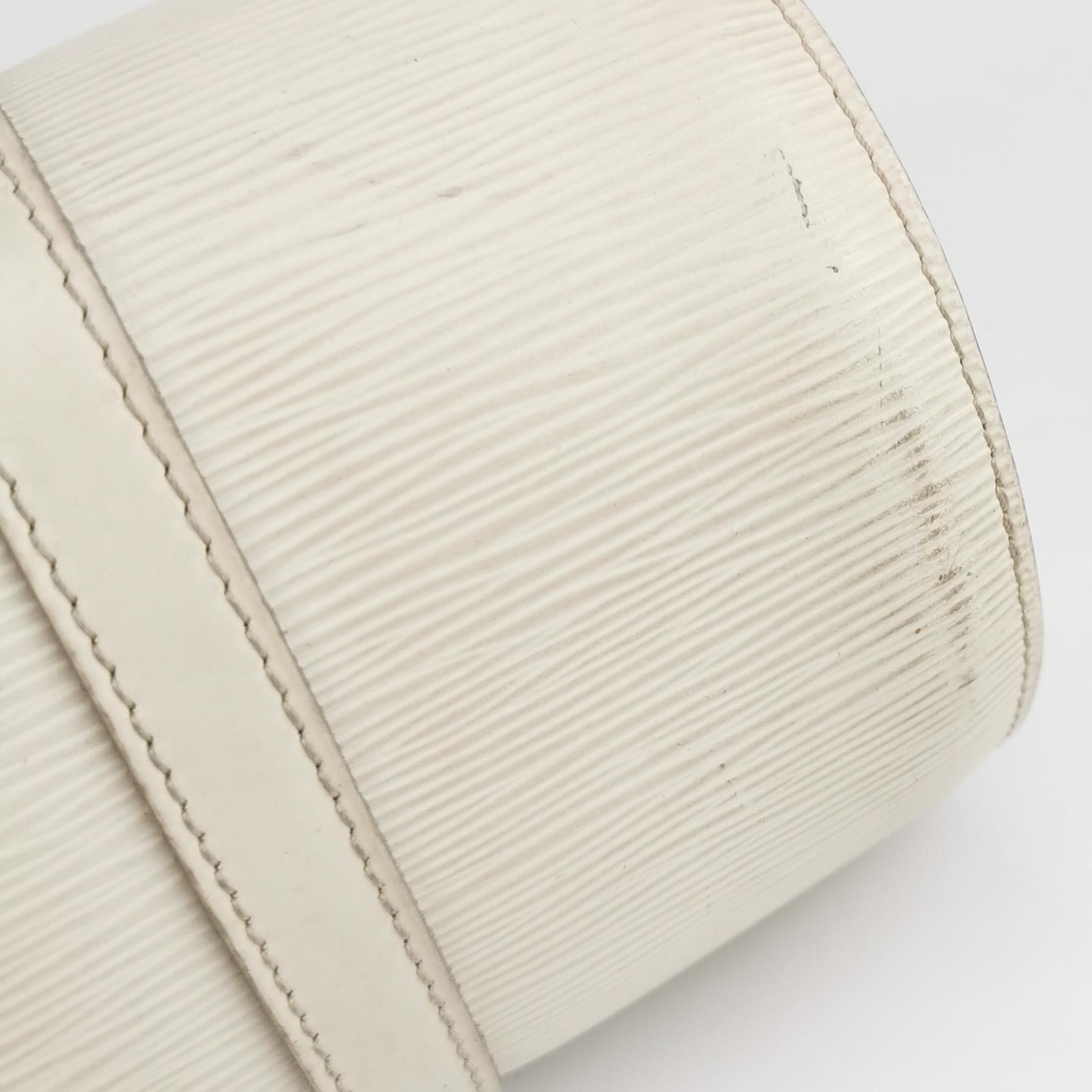Louis Vuitton Louis Vuitton (LV) Papillon cowhide solid color ripple zipp Size ONE SIZE - 5 Thumbnail
