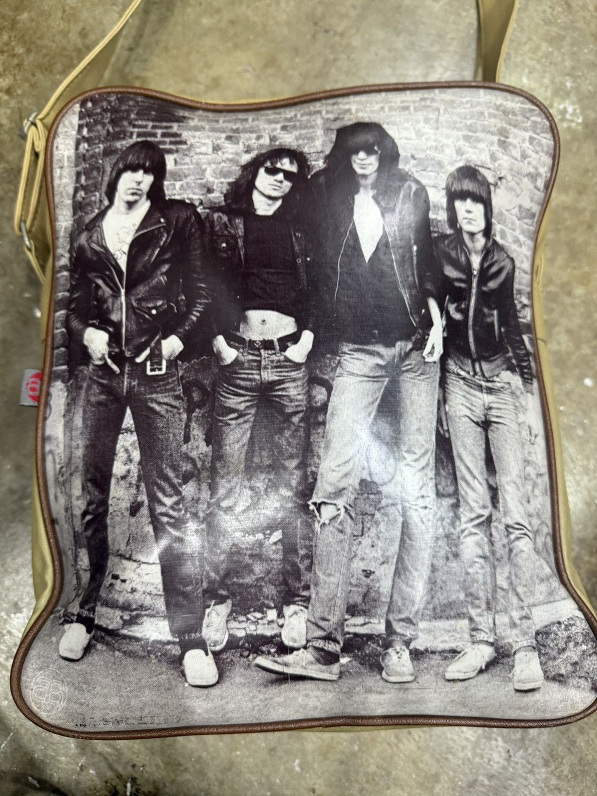 Band Tees × Vintage Vintage shoulder bag Ramones Rock punks leather bag Size ONE SIZE - 3 Thumbnail