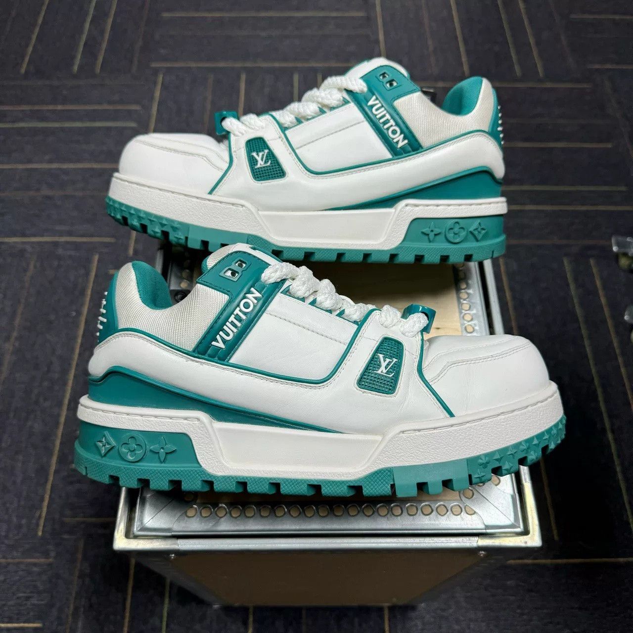 Louis Vuitton LV Trainer White Green Size US 7.5 / EU 40-41 - 3 Thumbnail