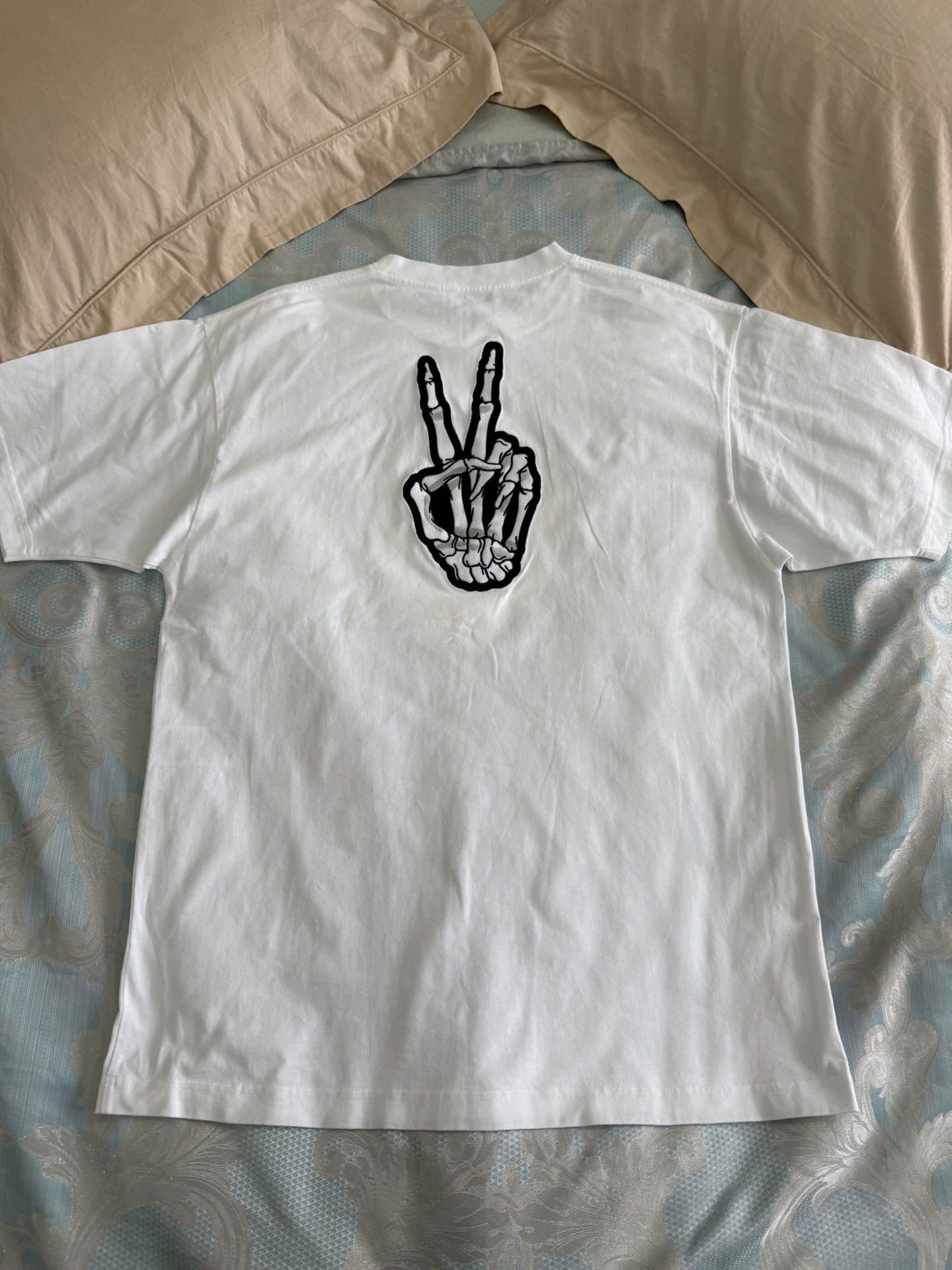 Balenciaga Balenciaga OS T - shirt Demon Smile F/B Embro XS(L) Size XS / US 0-2 / IT 36-38 - 2 Thumbnail