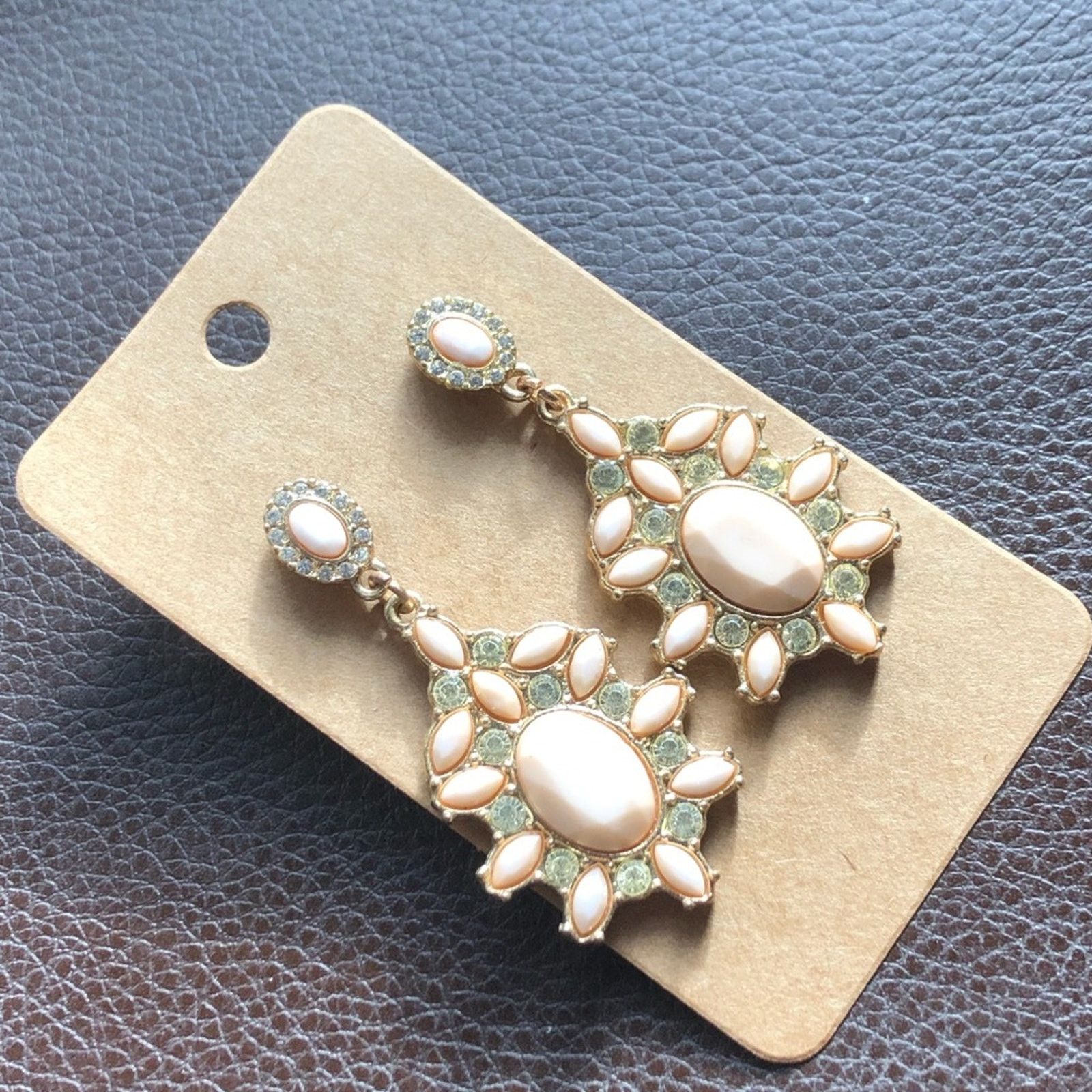 Jewelry Elegant light blush pink faceted glass stone dangle earrings Size ONE SIZE - 2 Thumbnail