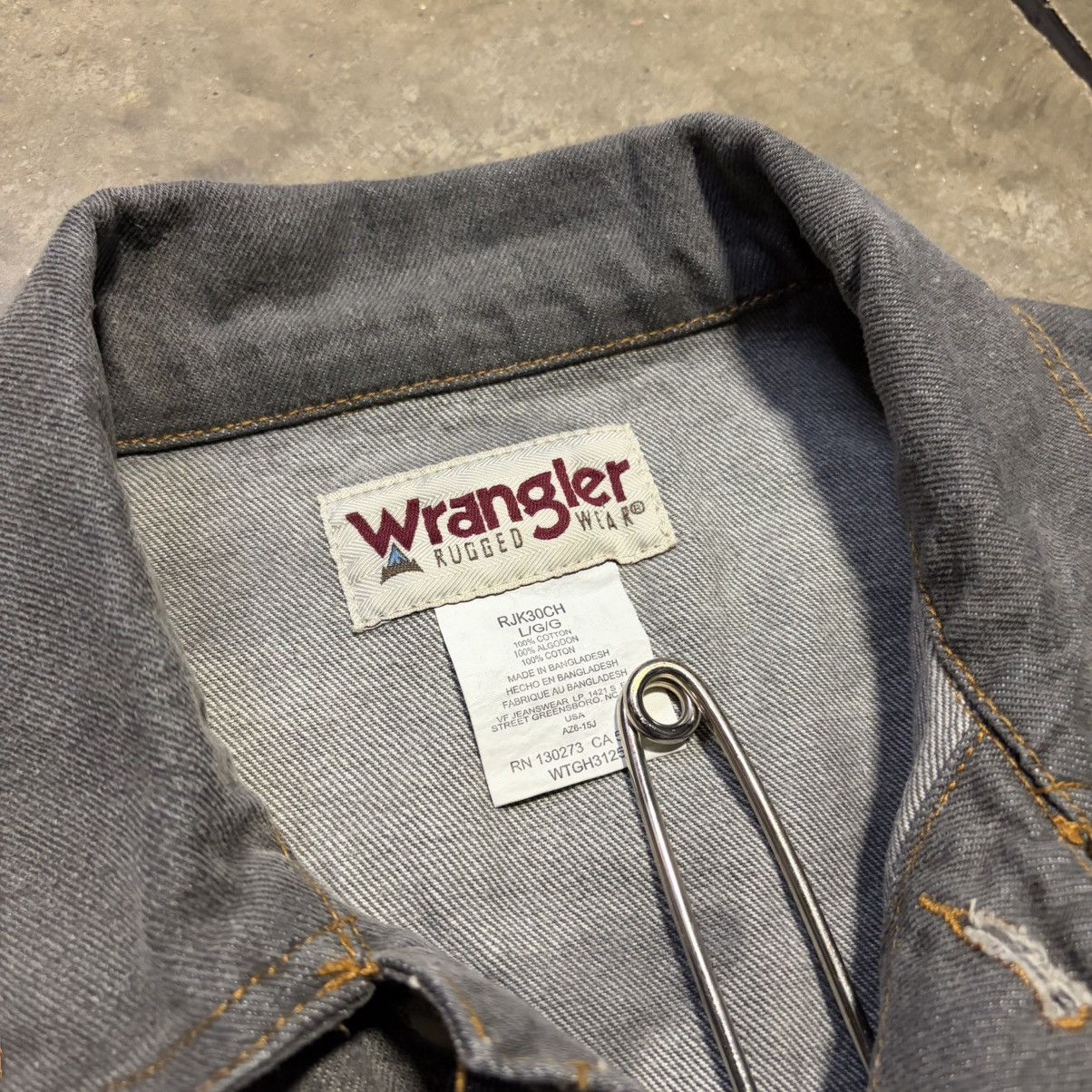 Wrangler Vintage Wrangler Rugged Wear Denim Trucker Jacket Charcoal Size US L / EU 52-54 / 3 - 10 Thumbnail