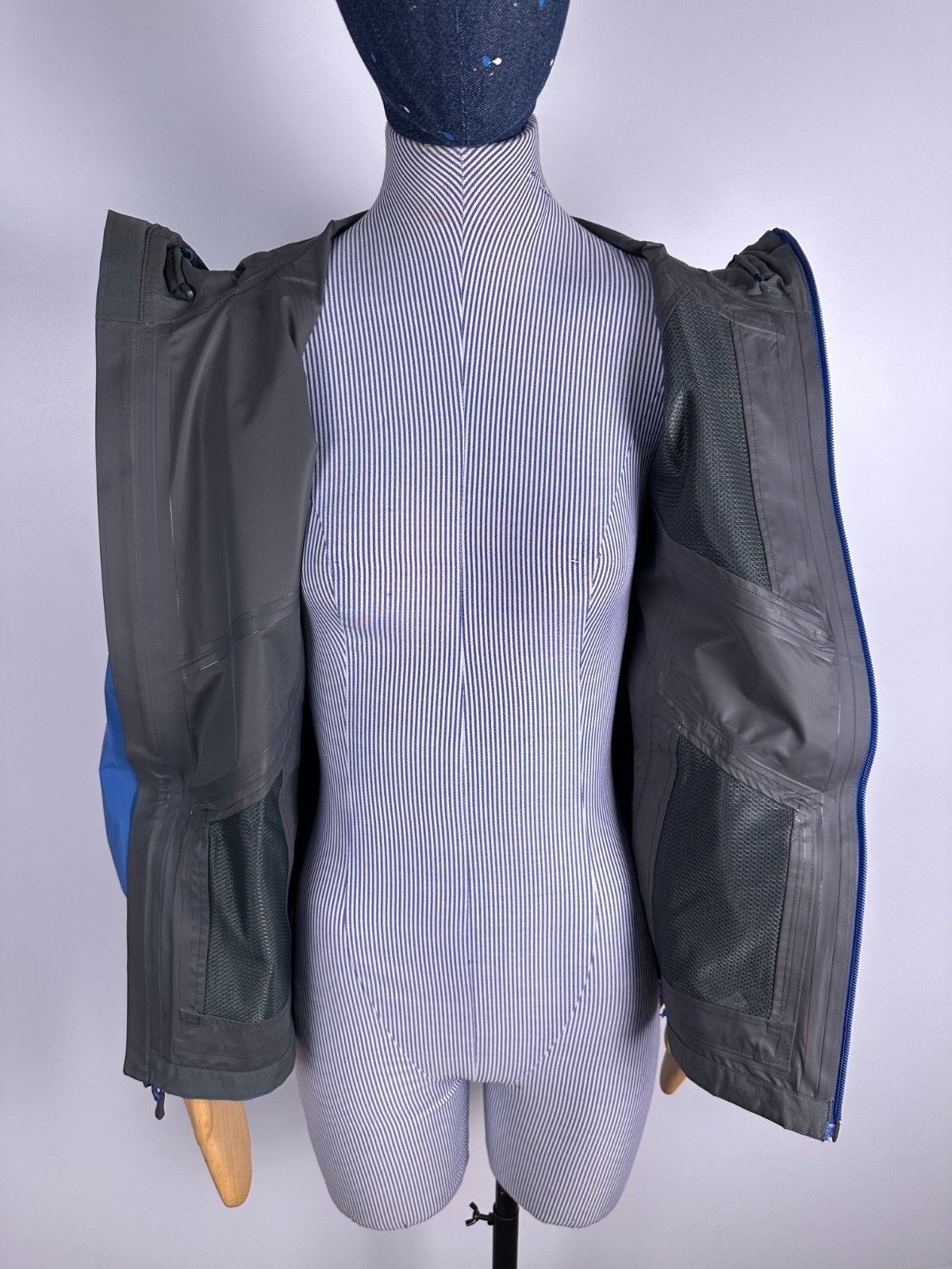 Outdoor Research Outdoor Research Foray Gore-Tex Jacket Waterproof Blue Sz S Size S / US 4 / IT 40 - 9 Thumbnail