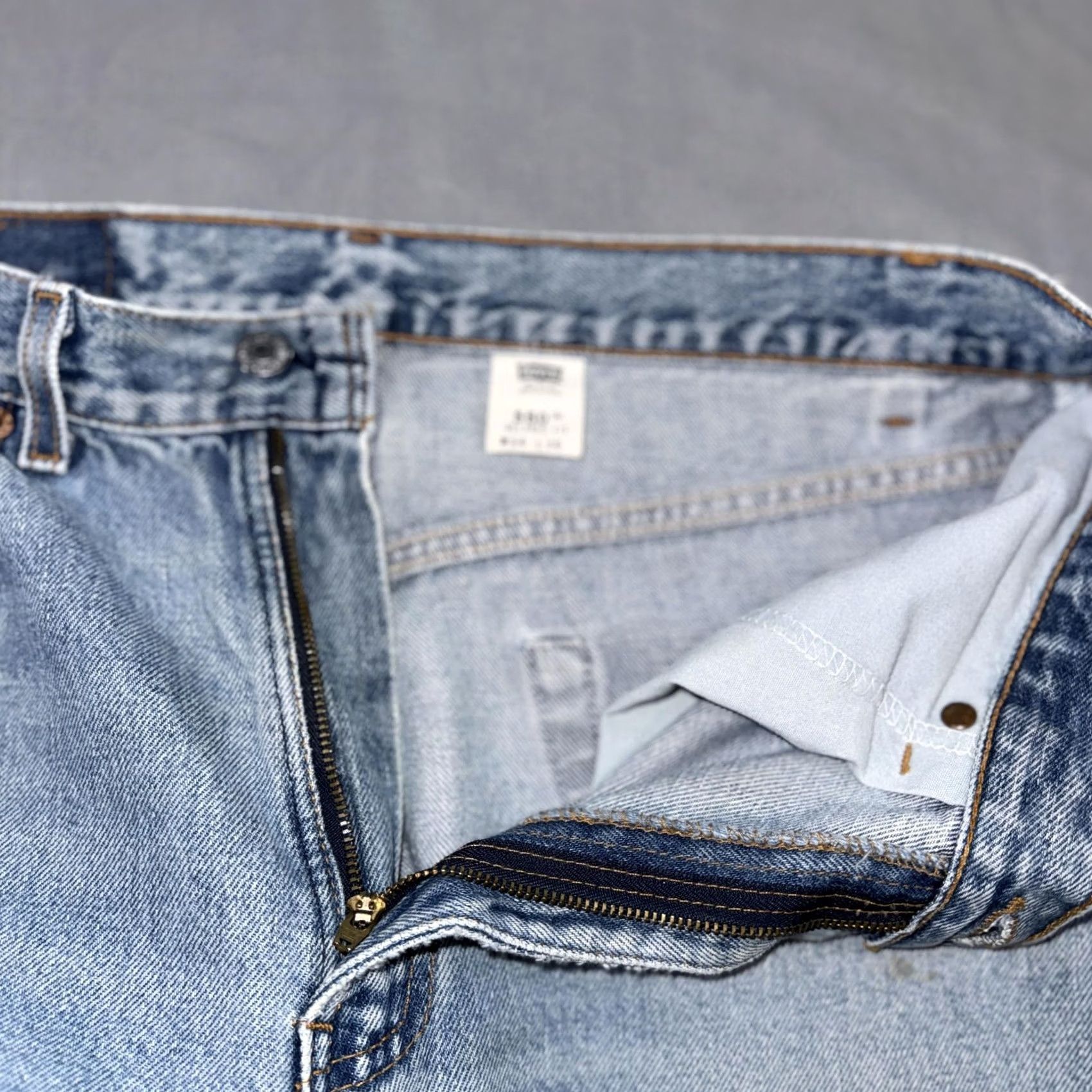 Levi's VINTAGE Levi's Jeans 550 Mens 34x36 Light Wash Relaxed Fit Tapered Denim 90s Pants Mens Jeans Blue 550 Relaxed Fit Tapered Leg W34 L36 Size US 34 / EU 50 - 5 Thumbnail