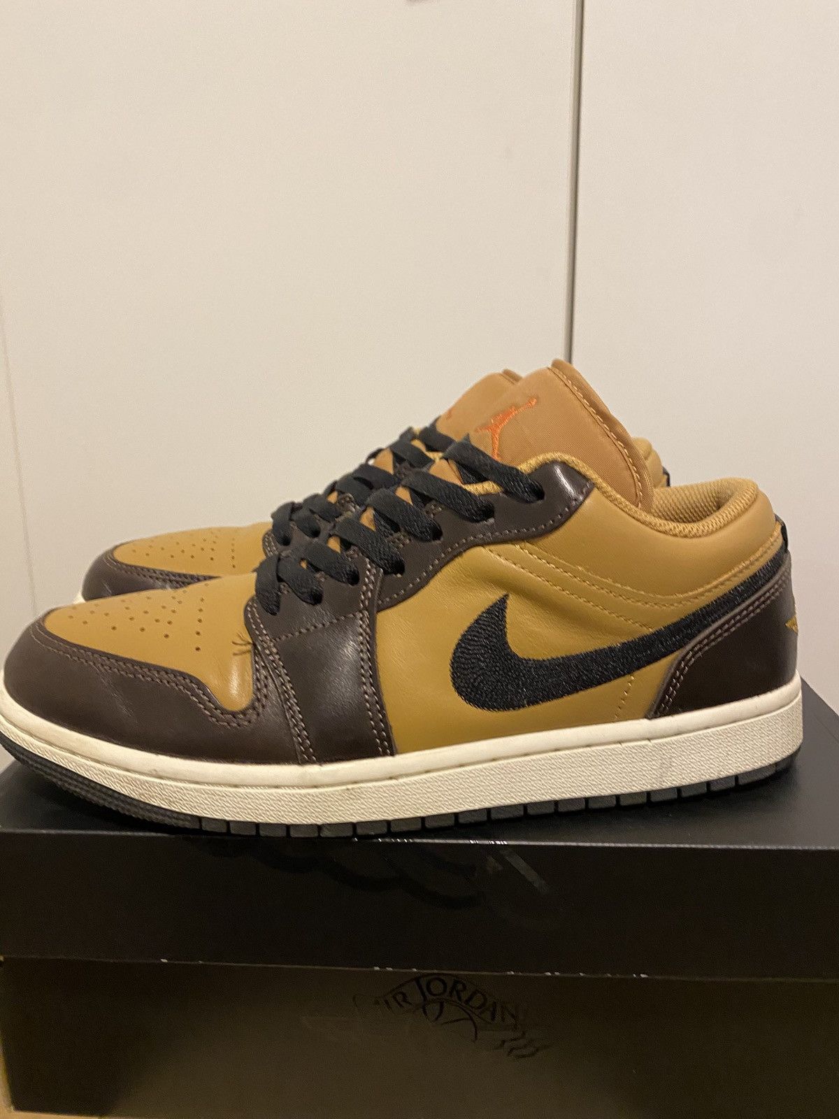 Nike Jordan 1 Low SE Flax/Baroque Brown | EUR 41 Size US 8 / EU 41 - 4 Thumbnail