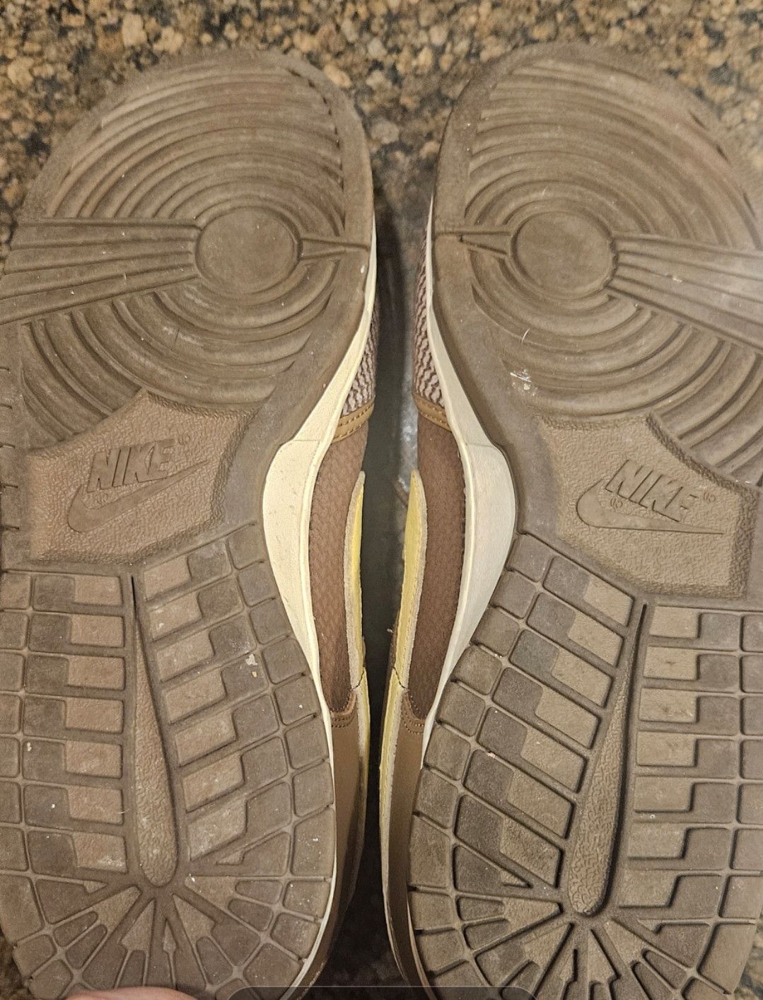 Nike Undefeated dunks canteen Size US 11 / EU 44 - 7 Thumbnail