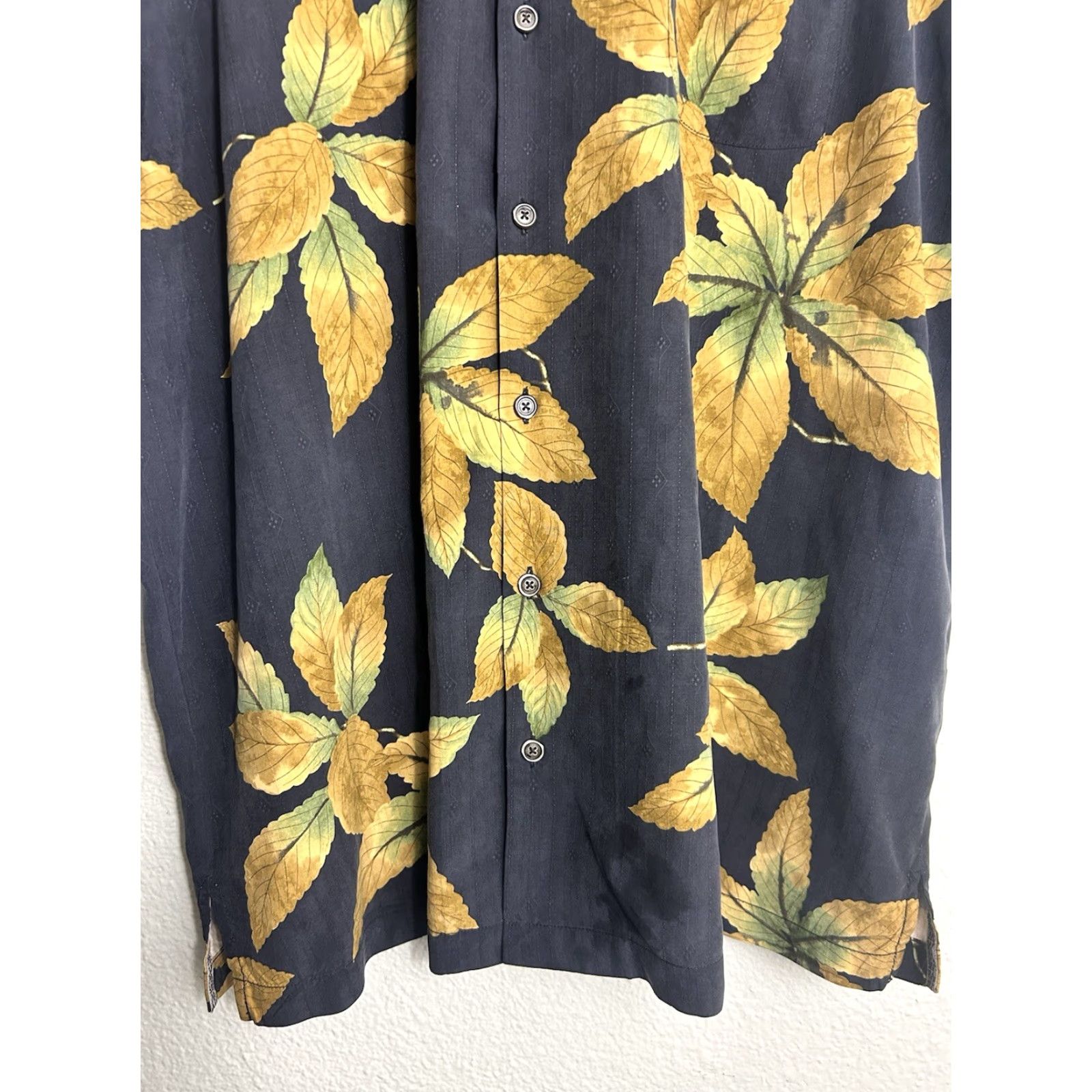 Tommy Bahama VINTAGE Tommy Bahama Mens 2XL Black Silk Button-Up Hawaiian Shirt Casual Mens Shirt Hawaiian 90s? Size US XXL / EU 58 / 5 - 5 Thumbnail