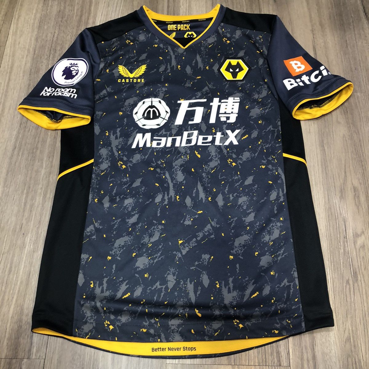Wolves 21/22 away shirt #26 Hee chan