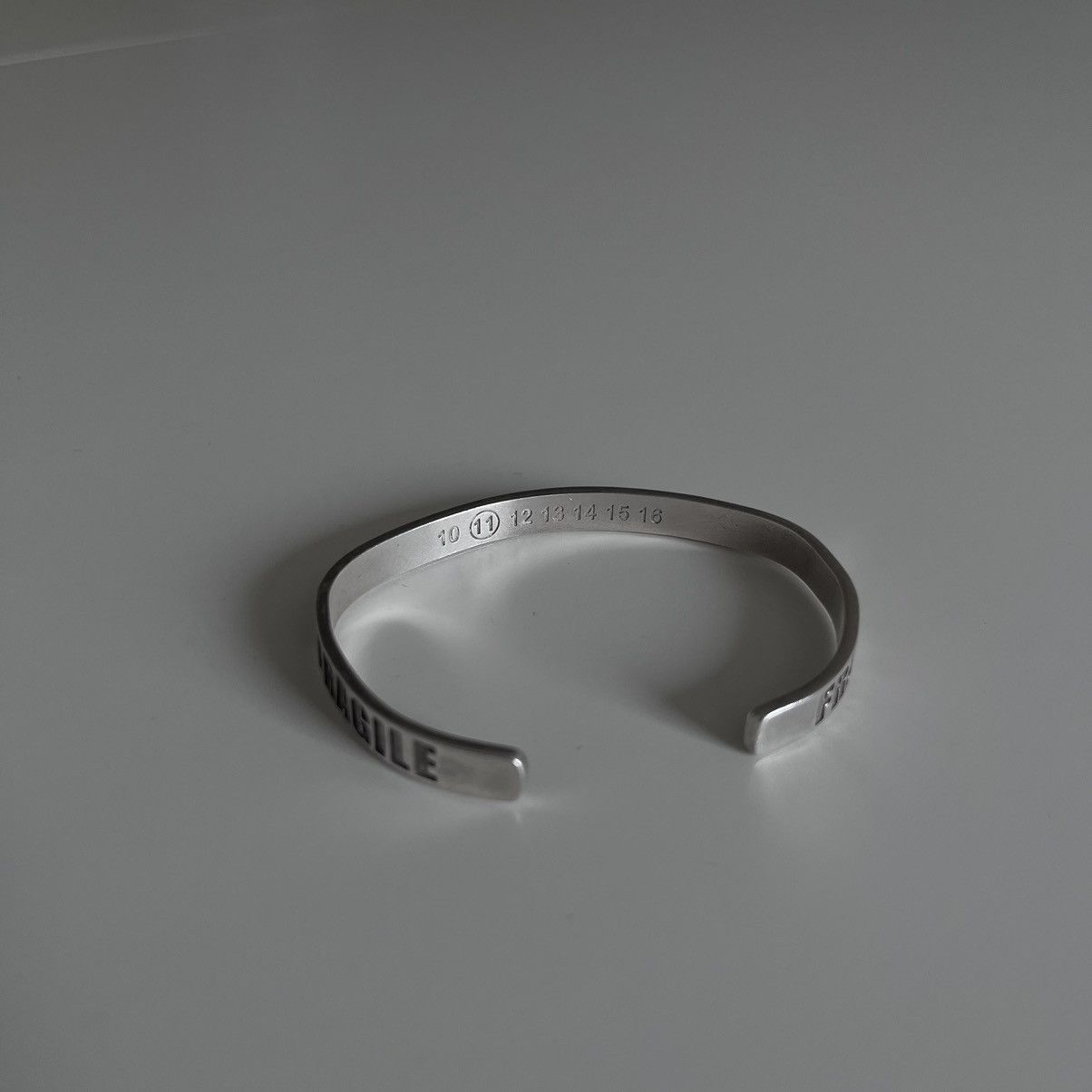 アクセサリー Maison Margiela bangle MM6 Maison Margiela Numeric Engraved Cuff Bracelet | Silver