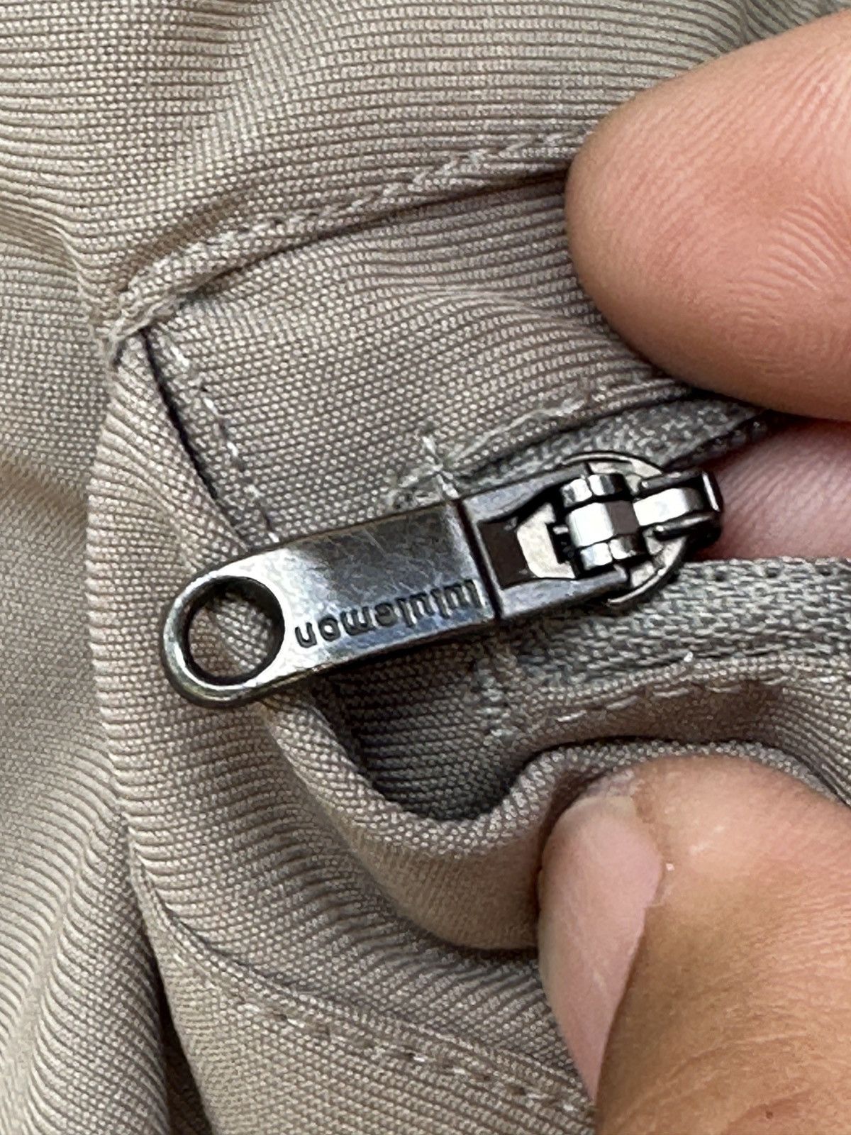 Lululemon PreOwned Lululemon Commission Men’s 34 Shorts Grey Chino Size US 34 / EU 50 - 3 Thumbnail