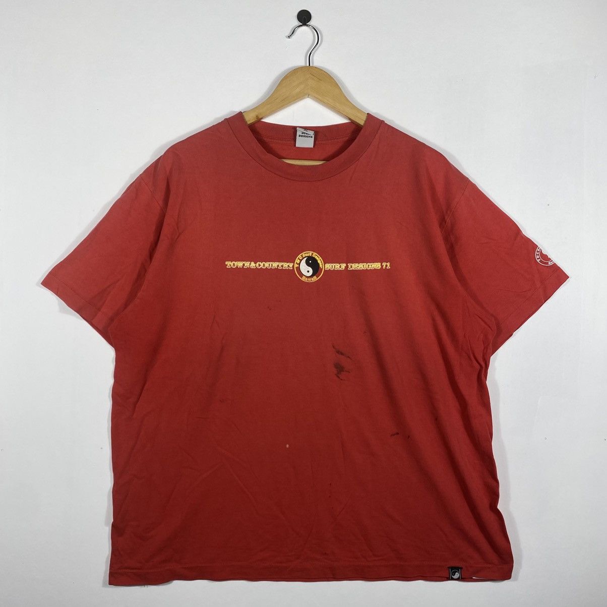 Vintage Vintage 90's TOWN & COUNTRY Surf 71 Distressed Tee Shirt Size US XL / EU 56 / 4 - 3 Thumbnail