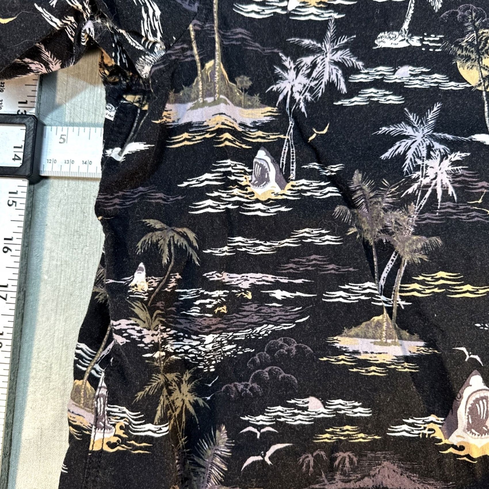Vintage VINTAGE? No. Divided Shark Shirt Palm Tree Print Mens Medium Button Up Short Sleeve All Over Size US L / EU 52-54 / 3 - 2 Thumbnail