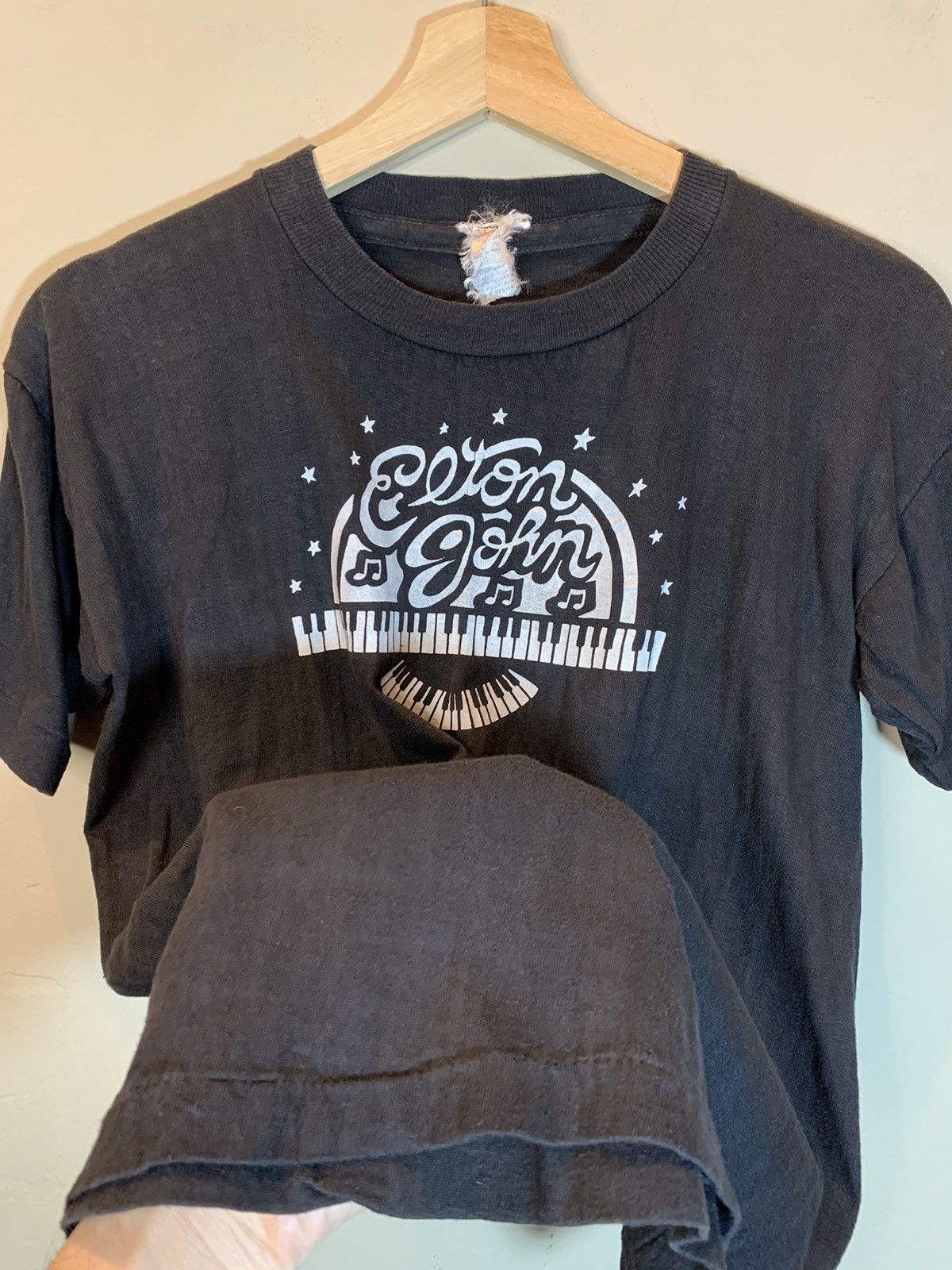 Band Tees × Vintage *RARE* Vintage 60’s / 70’s Elton John Single Stitch T-Shirt Size US L / EU 52-54 / 3 - 4 Thumbnail